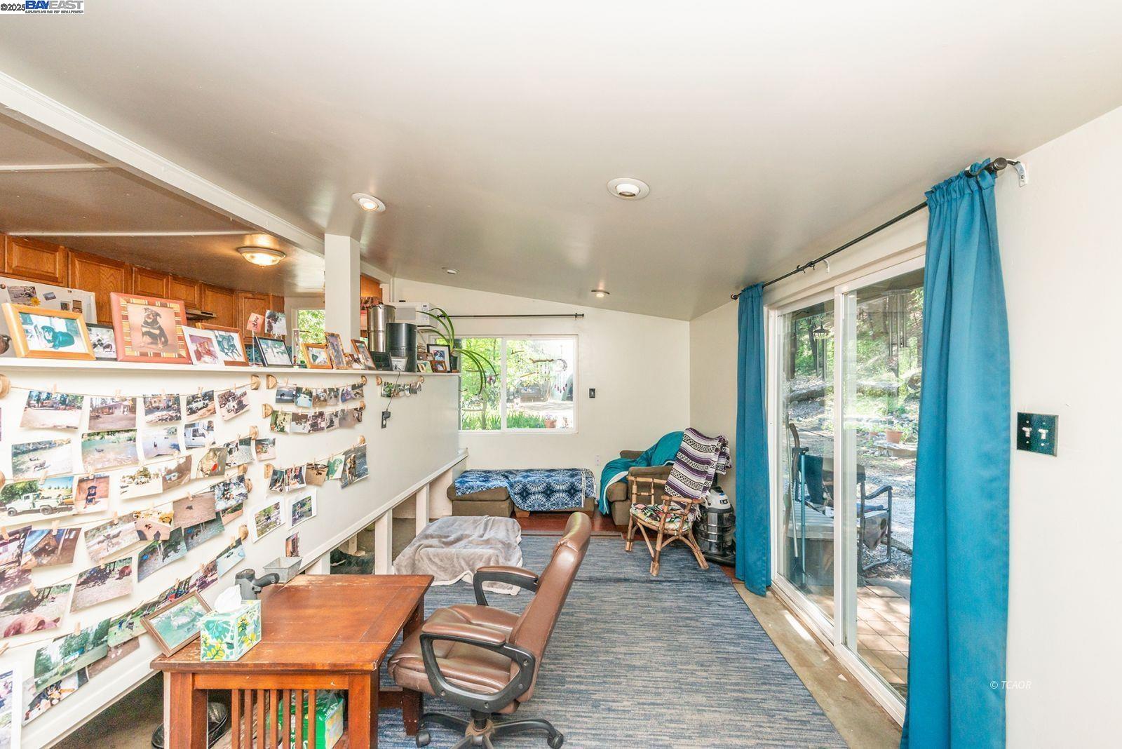 Detail Gallery Image 9 of 47 For 2940 Dutch Creek Rd, Junction City,  CA 96048 - 2 Beds | 1 Baths