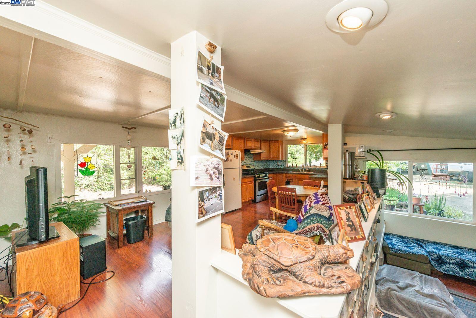 Detail Gallery Image 10 of 47 For 2940 Dutch Creek Rd, Junction City,  CA 96048 - 2 Beds | 1 Baths