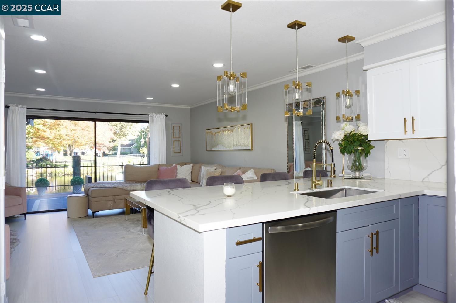 Detail Gallery Image 11 of 54 For 17106 Creekside Cir, Morgan Hill,  CA 95037 - 2 Beds | 1/1 Baths