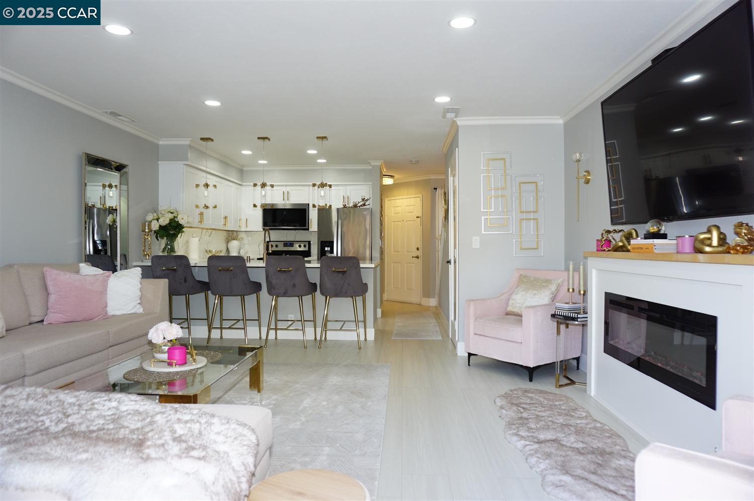 Detail Gallery Image 13 of 54 For 17106 Creekside Cir, Morgan Hill,  CA 95037 - 2 Beds | 1/1 Baths