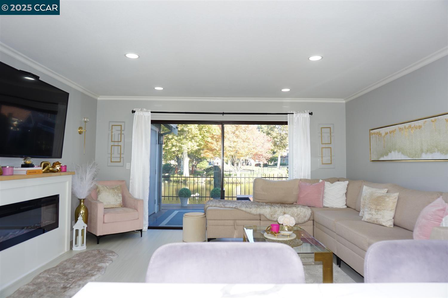 Detail Gallery Image 15 of 54 For 17106 Creekside Cir, Morgan Hill,  CA 95037 - 2 Beds | 1/1 Baths