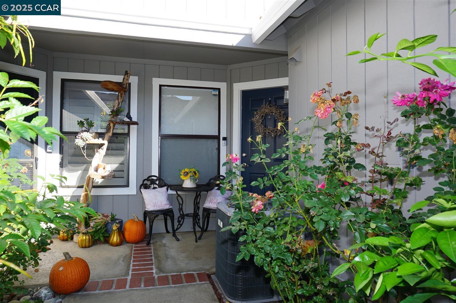 Detail Gallery Image 8 of 54 For 17106 Creekside Cir, Morgan Hill,  CA 95037 - 2 Beds | 1/1 Baths