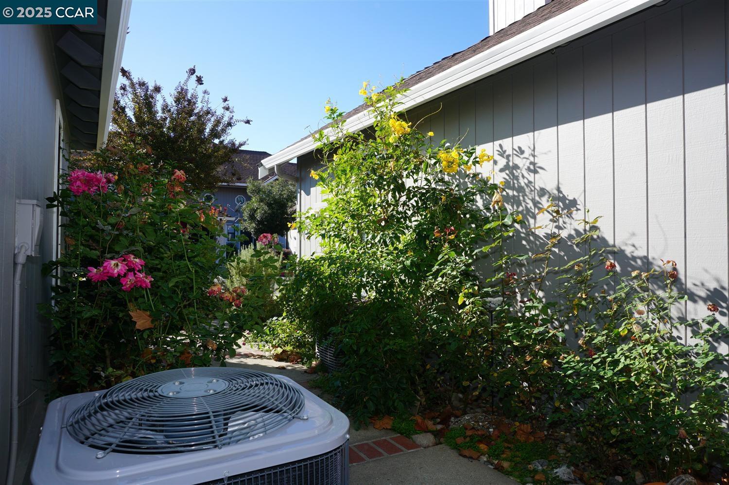 Detail Gallery Image 9 of 54 For 17106 Creekside Cir, Morgan Hill,  CA 95037 - 2 Beds | 1/1 Baths