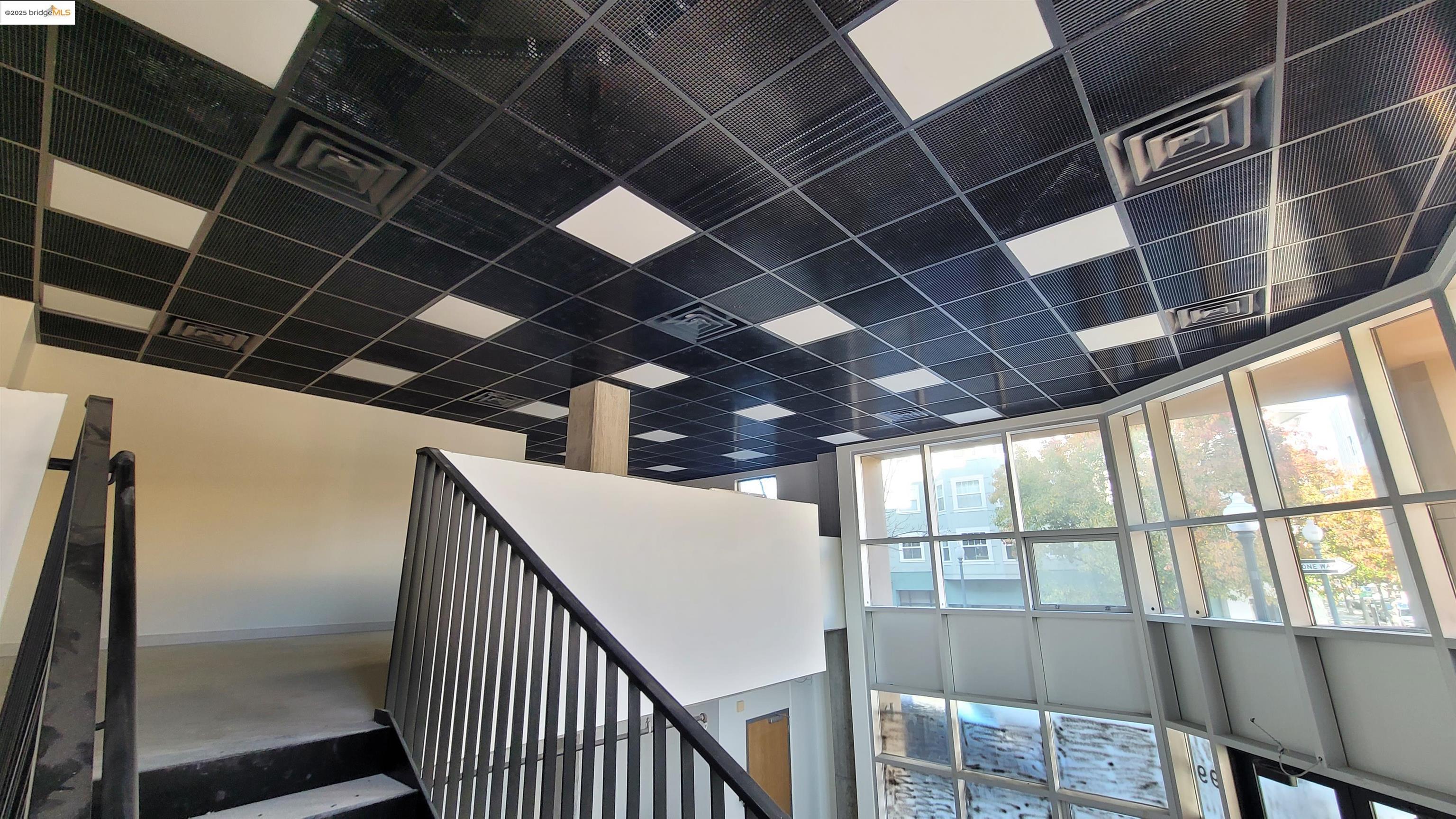 Detail Gallery Image 14 of 22 For 899 Clay St, Oakland,  CA 94607 - – Beds | – Baths