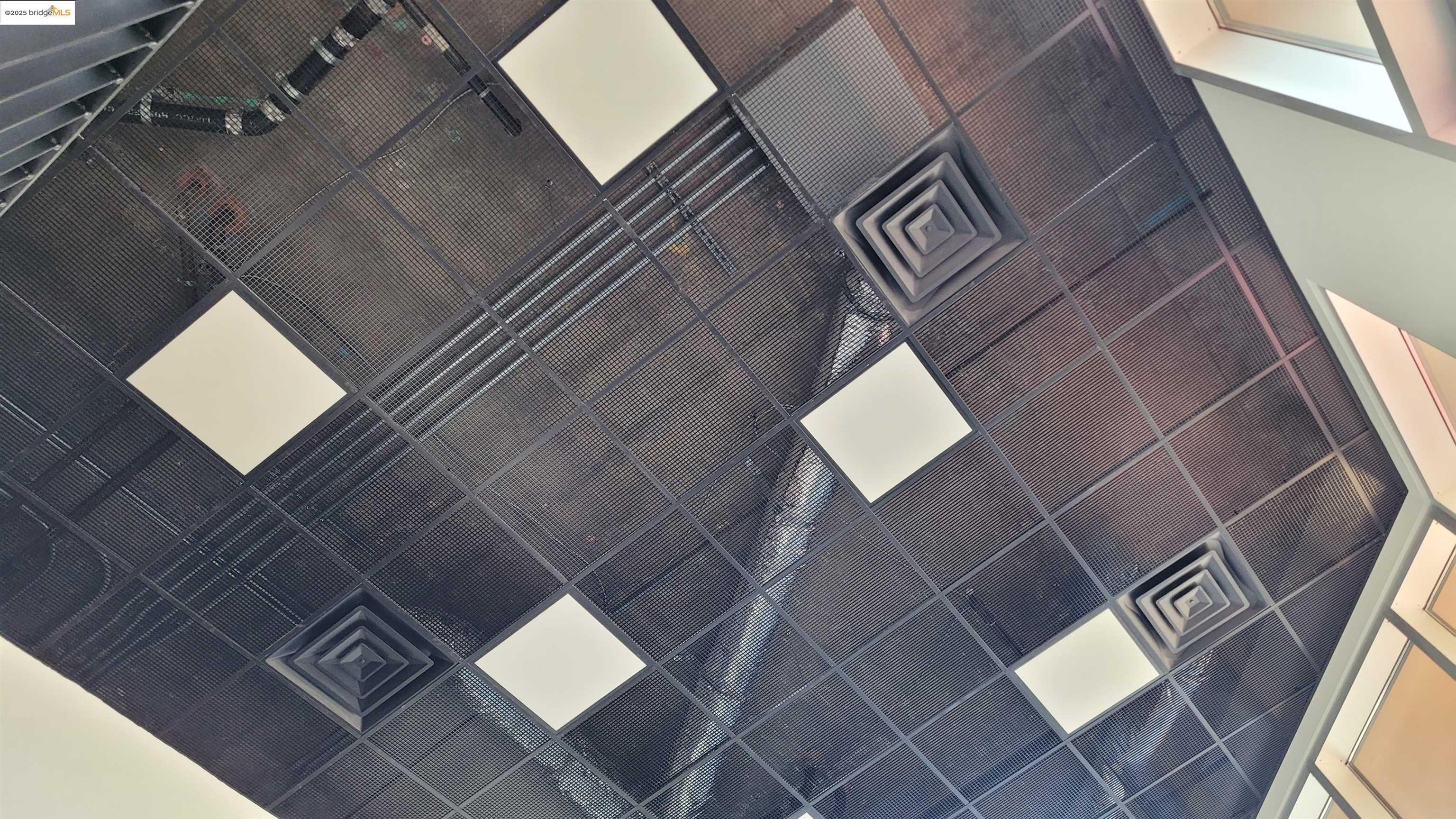 Detail Gallery Image 15 of 22 For 899 Clay St, Oakland,  CA 94607 - – Beds | – Baths