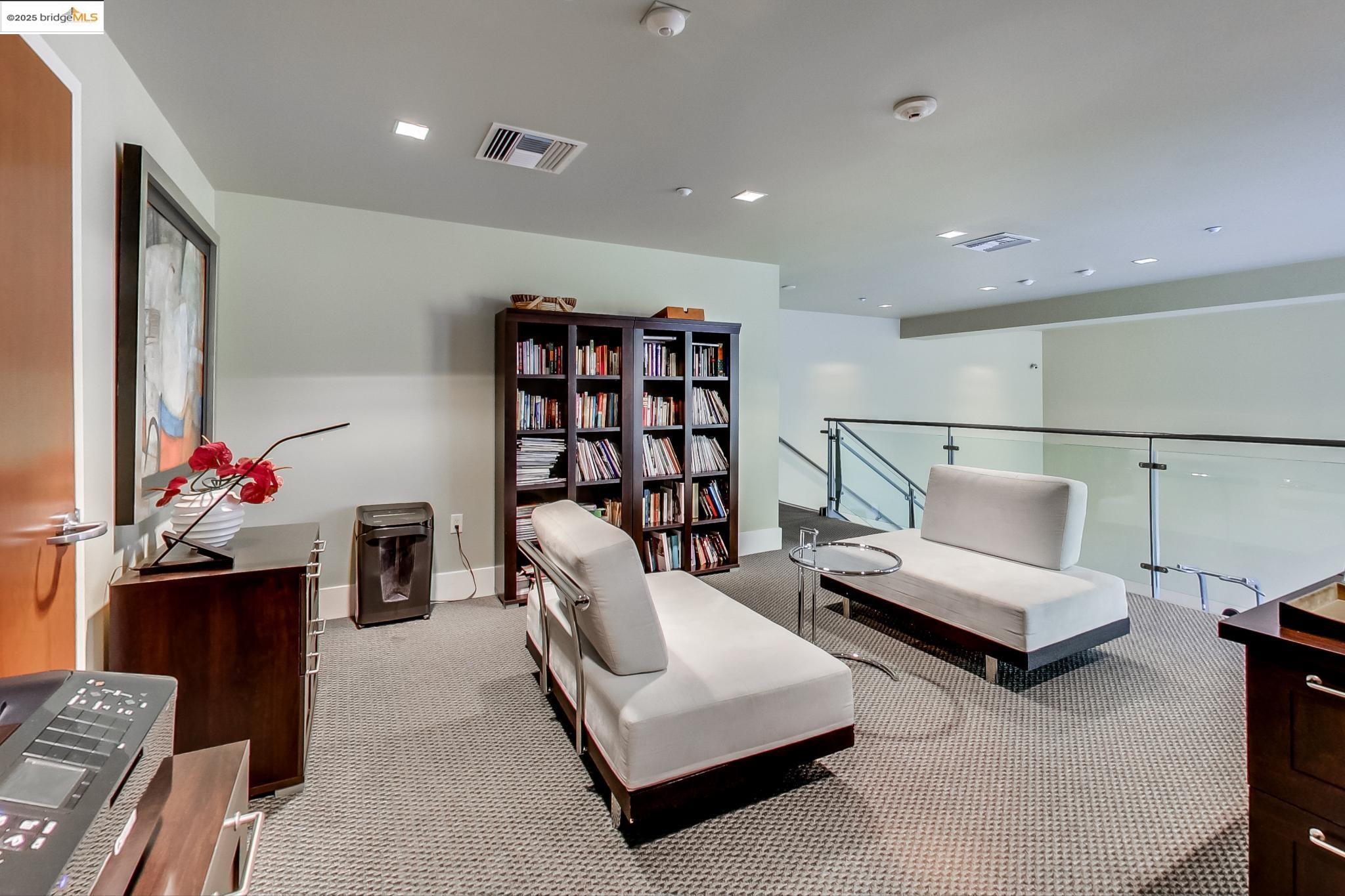 Detail Gallery Image 18 of 22 For 899 Clay St, Oakland,  CA 94607 - – Beds | – Baths