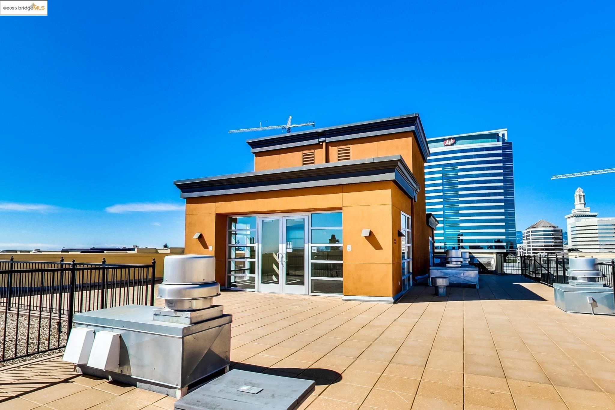 Detail Gallery Image 19 of 22 For 899 Clay St, Oakland,  CA 94607 - – Beds | – Baths