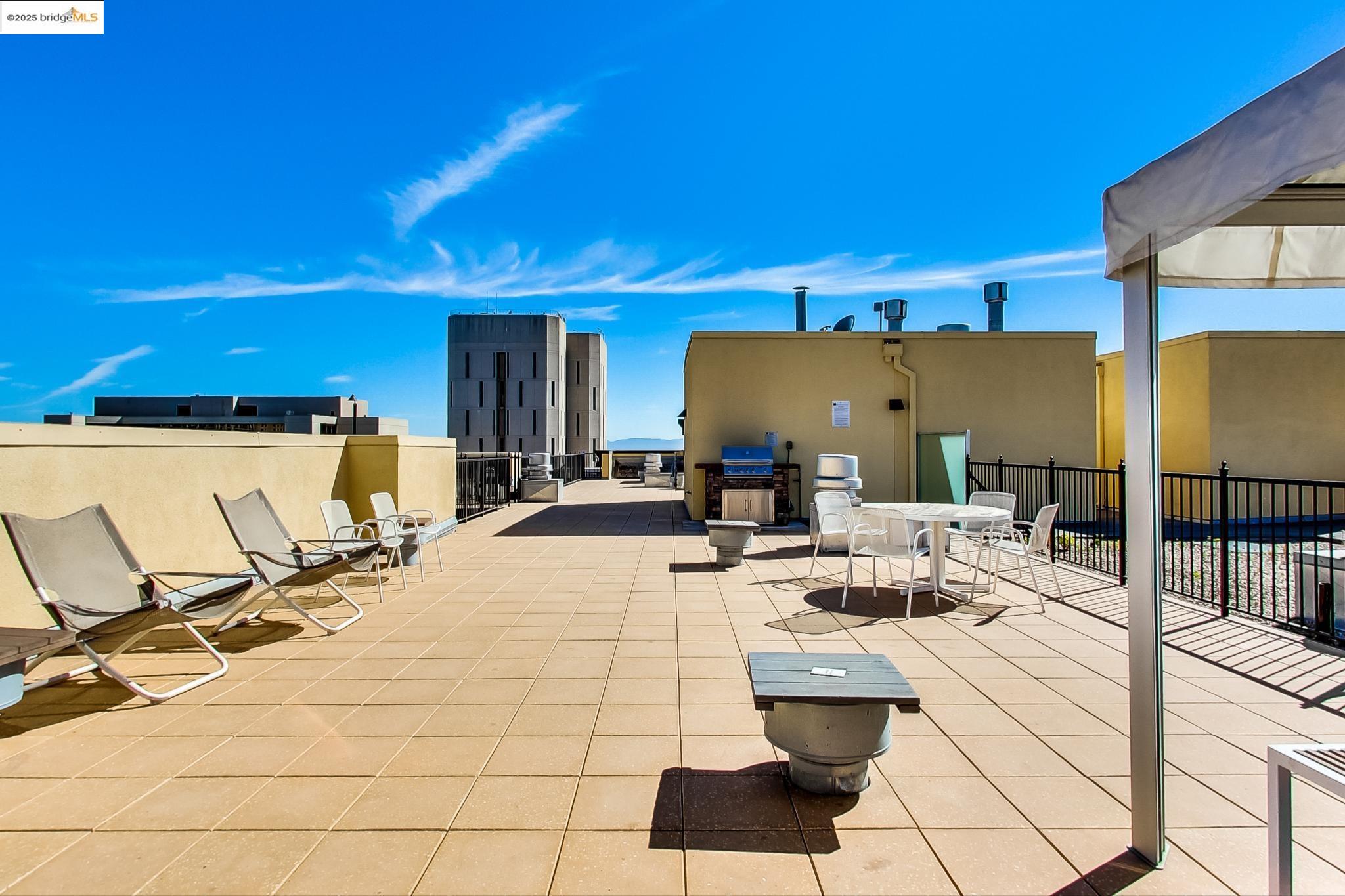 Detail Gallery Image 20 of 22 For 899 Clay St, Oakland,  CA 94607 - – Beds | – Baths