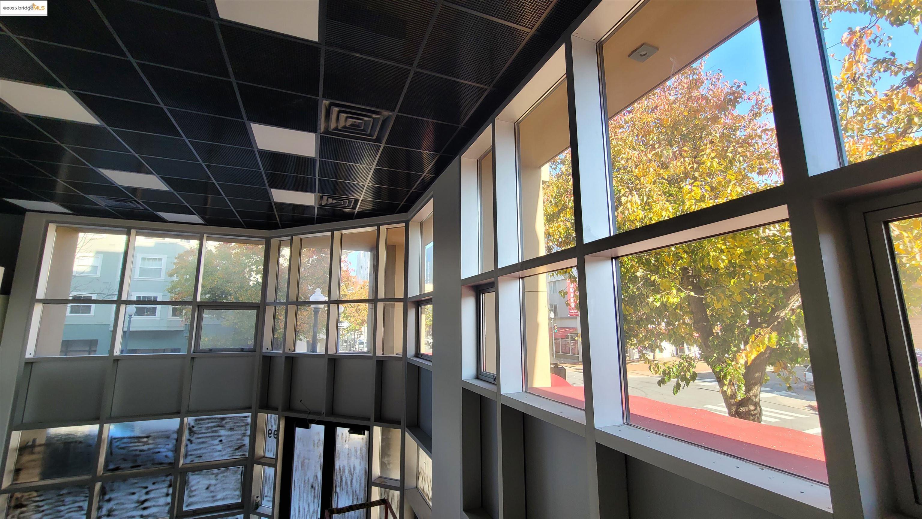 Detail Gallery Image 7 of 22 For 899 Clay St, Oakland,  CA 94607 - – Beds | – Baths