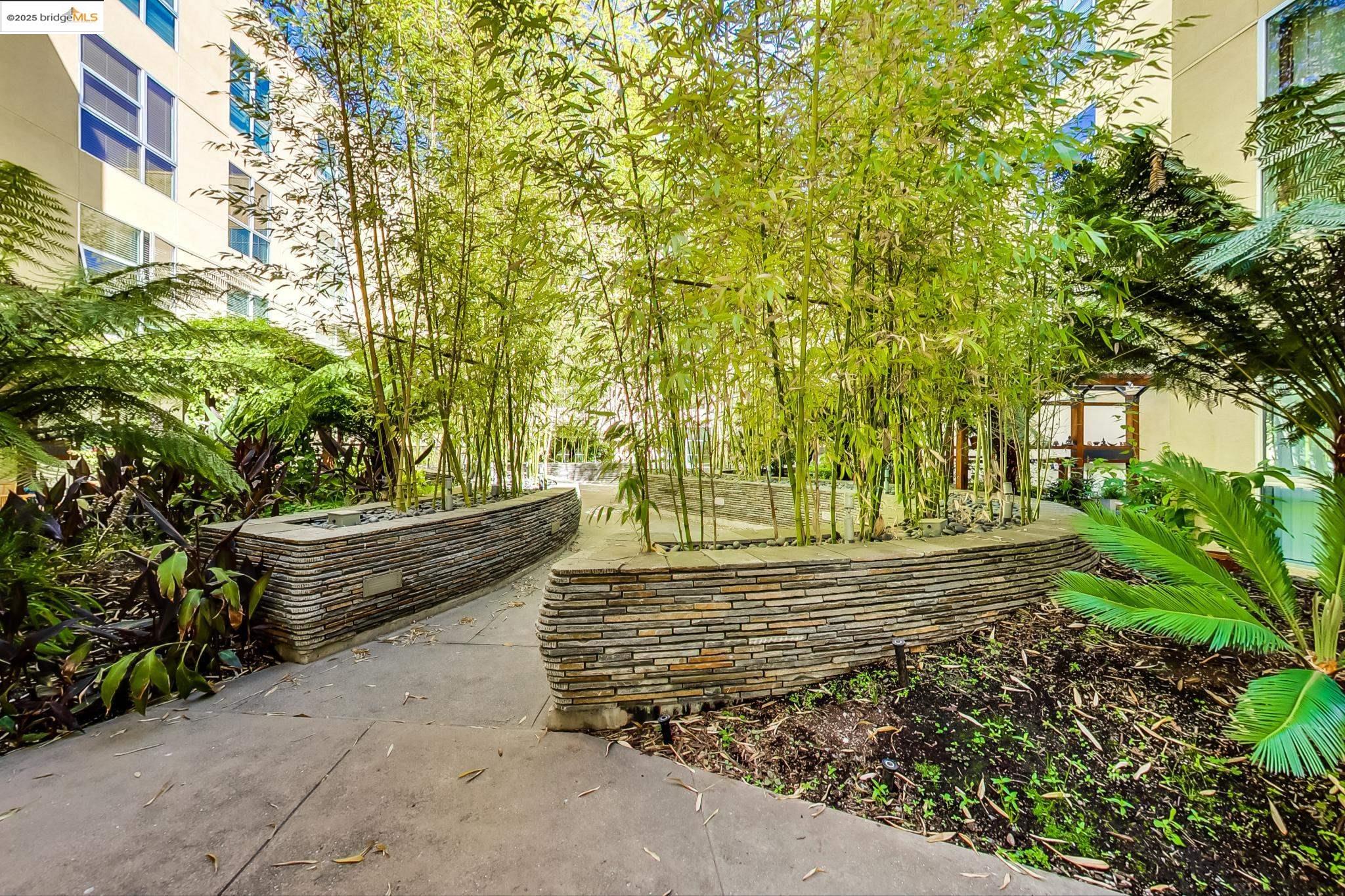 Detail Gallery Image 7 of 12 For 899 Clay St, Oakland,  CA 94607 - – Beds | – Baths