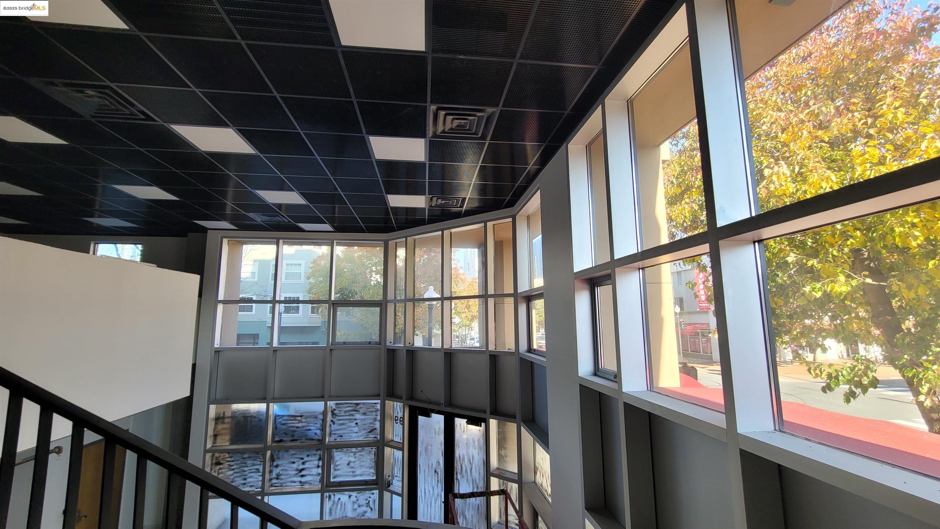 Detail Gallery Image 8 of 22 For 899 Clay St, Oakland,  CA 94607 - – Beds | – Baths