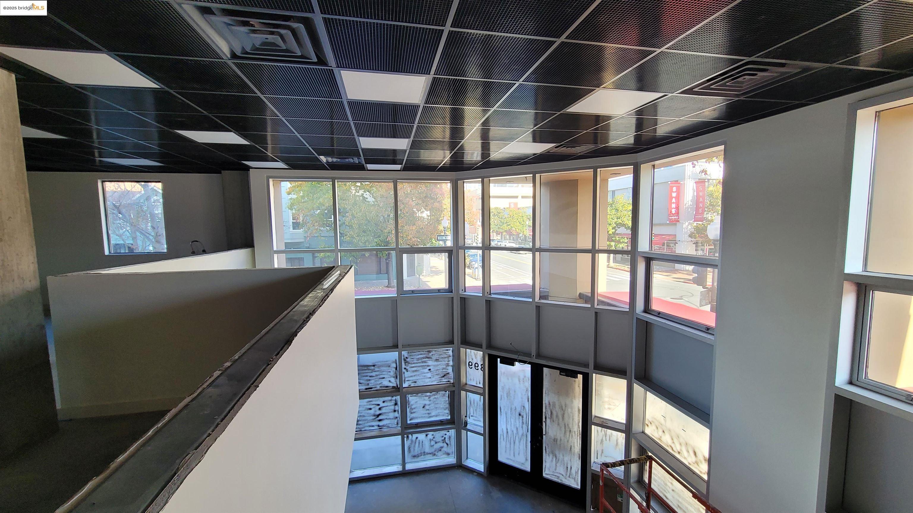 Detail Gallery Image 9 of 22 For 899 Clay St, Oakland,  CA 94607 - – Beds | – Baths