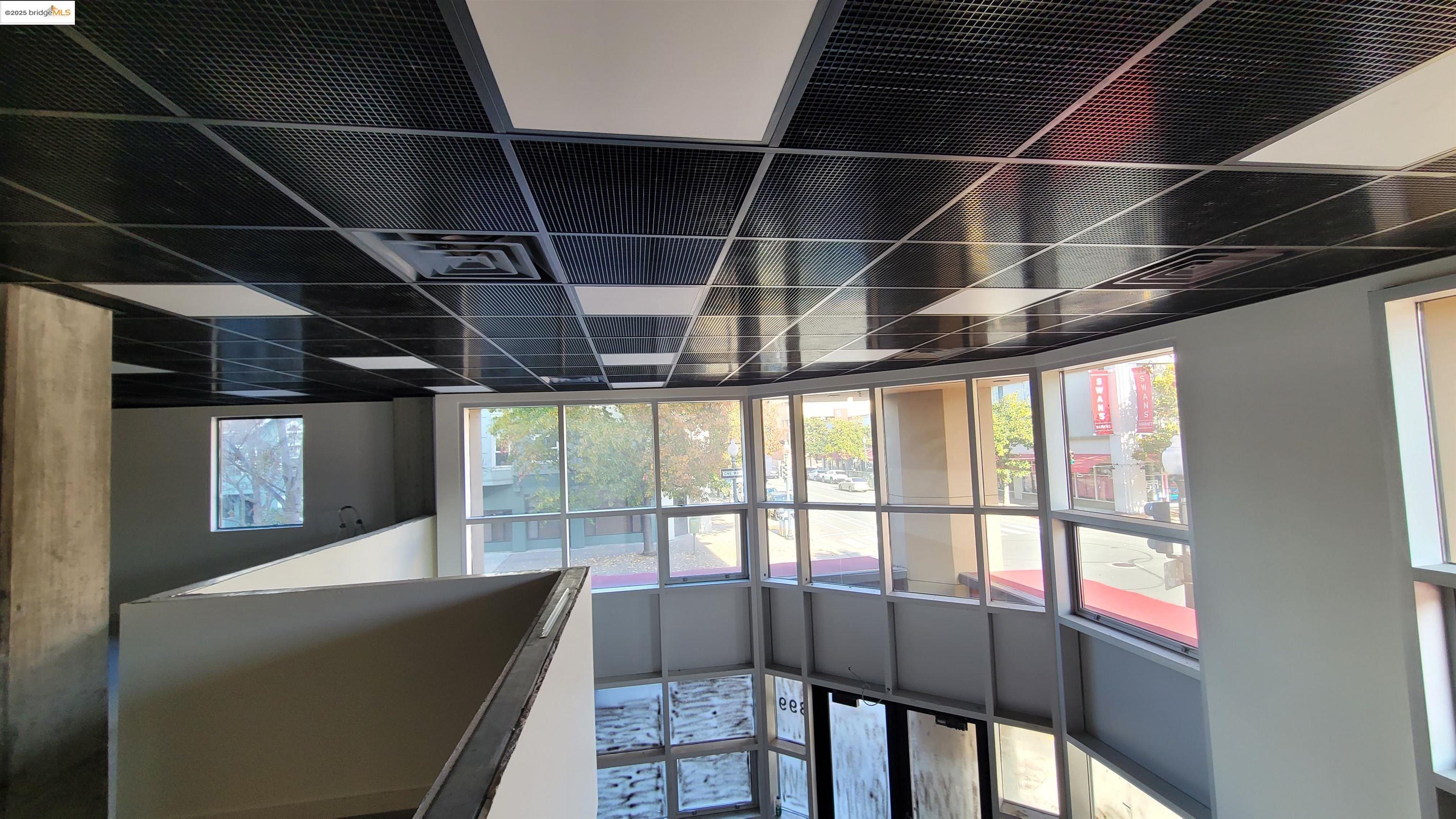 Detail Gallery Image 10 of 22 For 899 Clay St, Oakland,  CA 94607 - – Beds | – Baths