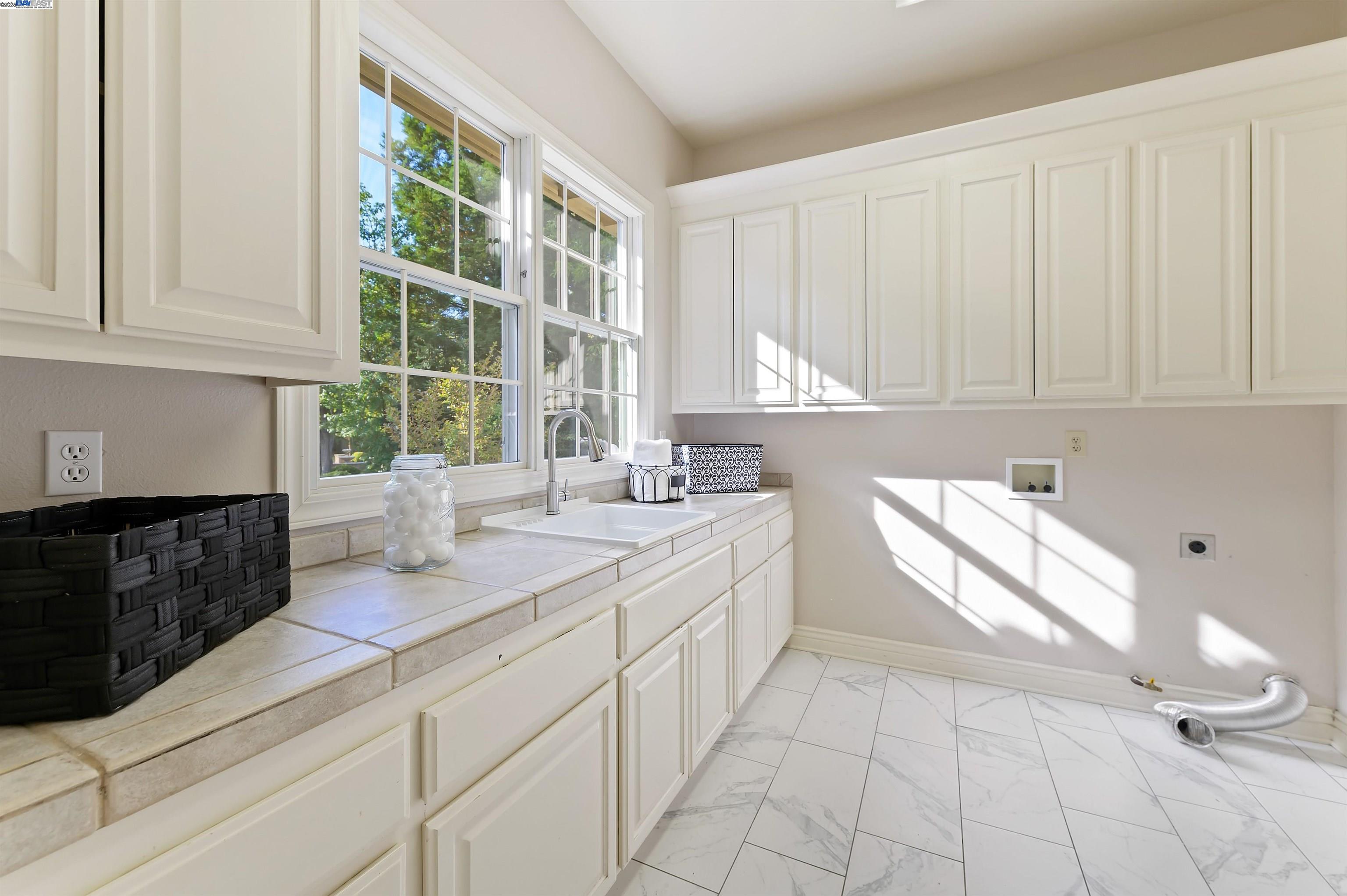 Detail Gallery Image 22 of 40 For 1655 Orvieto Ct, Pleasanton,  CA 94566 - 4 Beds | 3/1 Baths