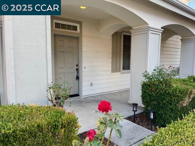 Detail Gallery Image 2 of 28 For 4050 Cassata Pl, Dublin,  CA 94568-7782 - 4 Beds | 3/1 Baths