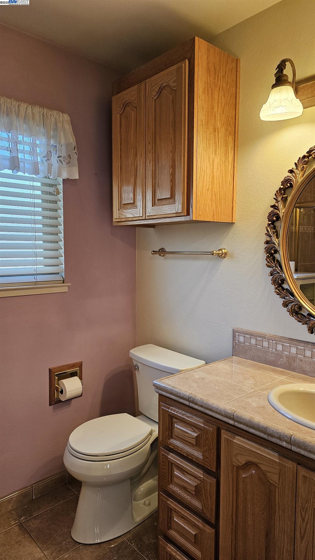 Detail Gallery Image 12 of 19 For 33 Paseo Grande #D,  San Lorenzo,  CA 94580 - 2 Beds | 1/1 Baths
