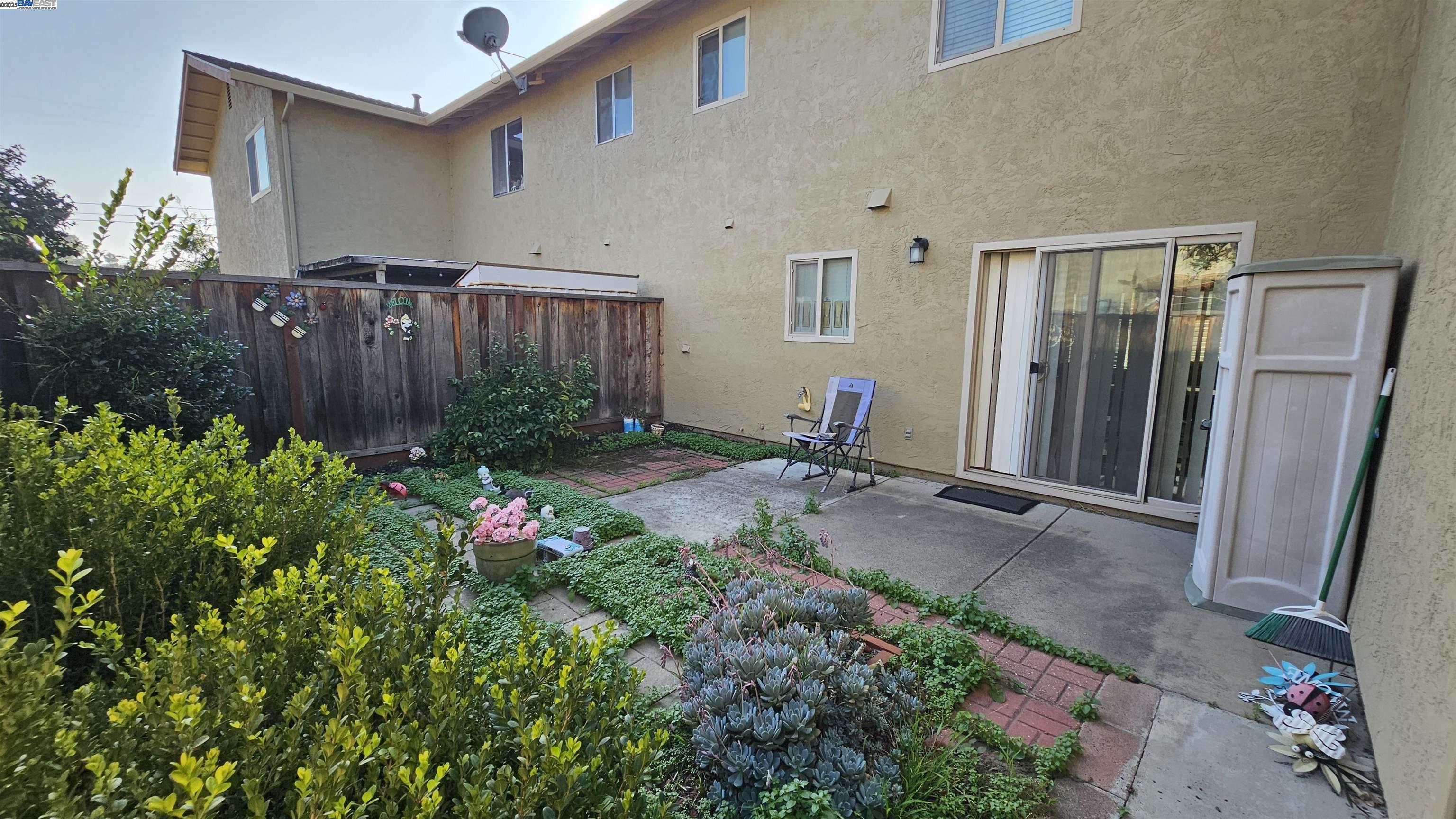Detail Gallery Image 17 of 19 For 33 Paseo Grande #D,  San Lorenzo,  CA 94580 - 2 Beds | 1/1 Baths