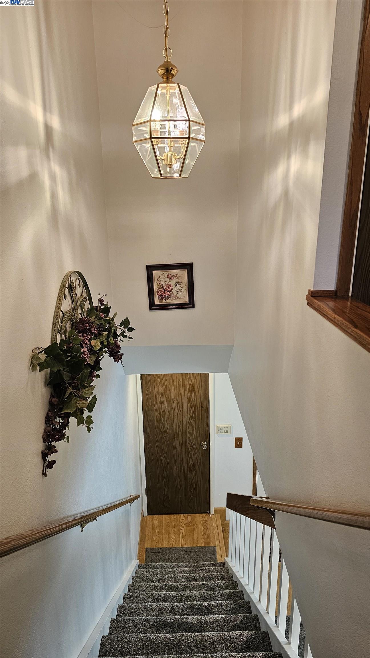 Detail Gallery Image 8 of 19 For 33 Paseo Grande #D,  San Lorenzo,  CA 94580 - 2 Beds | 1/1 Baths