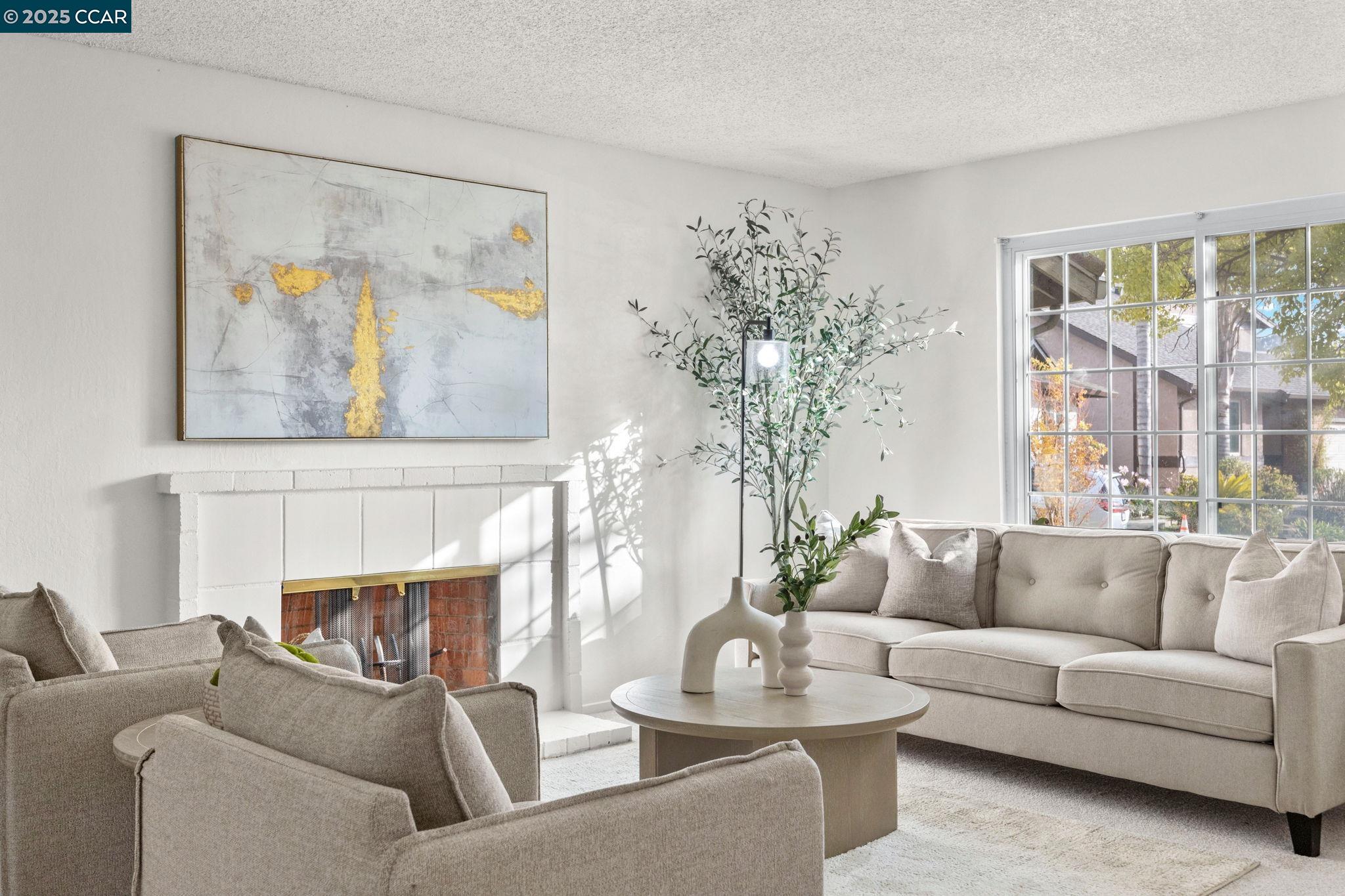 Detail Gallery Image 3 of 34 For 1340 Greenway Dr, Richmond,  CA 94803 - 3 Beds | 2/1 Baths