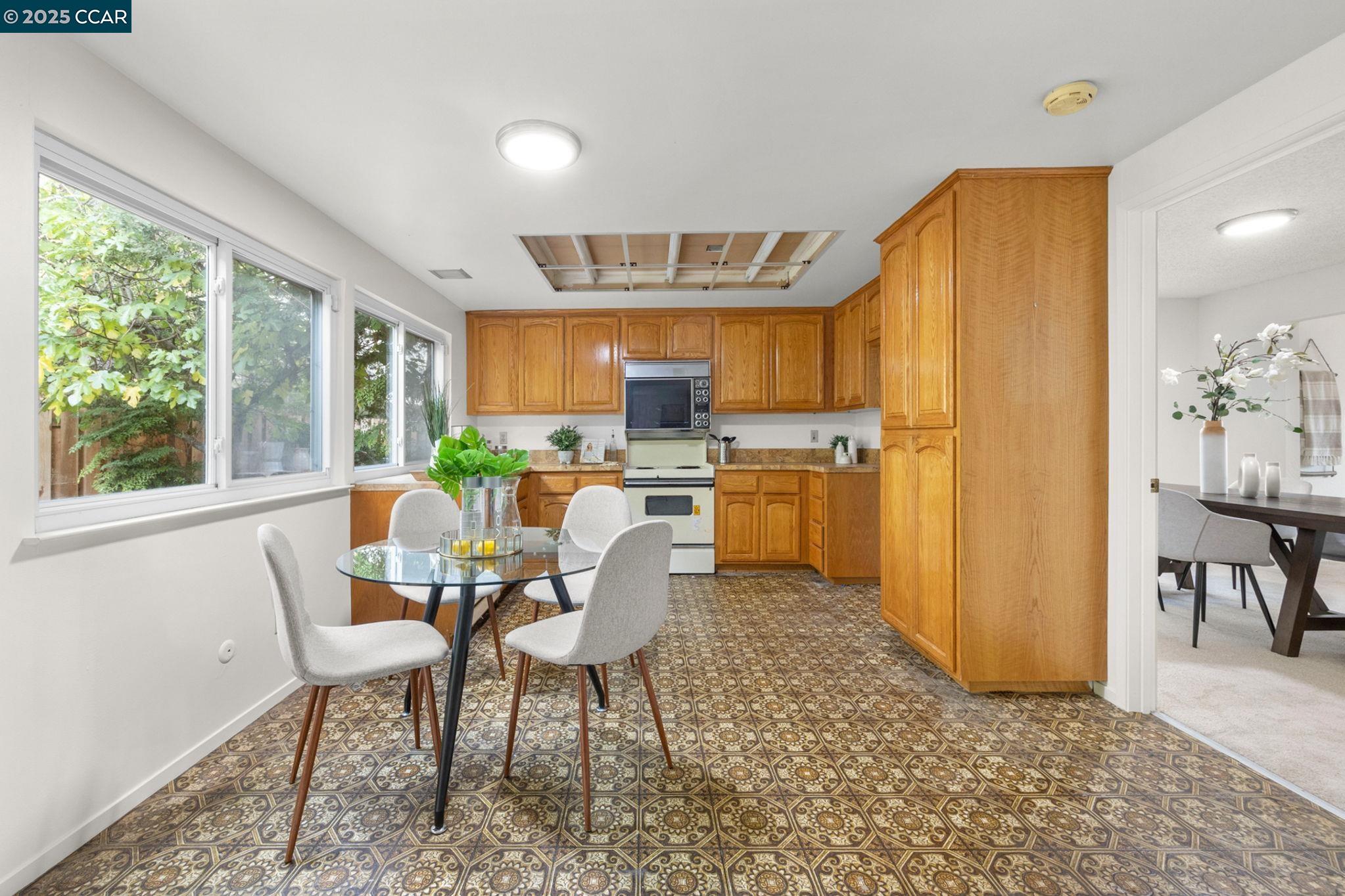 Detail Gallery Image 9 of 34 For 1340 Greenway Dr, Richmond,  CA 94803 - 3 Beds | 2/1 Baths