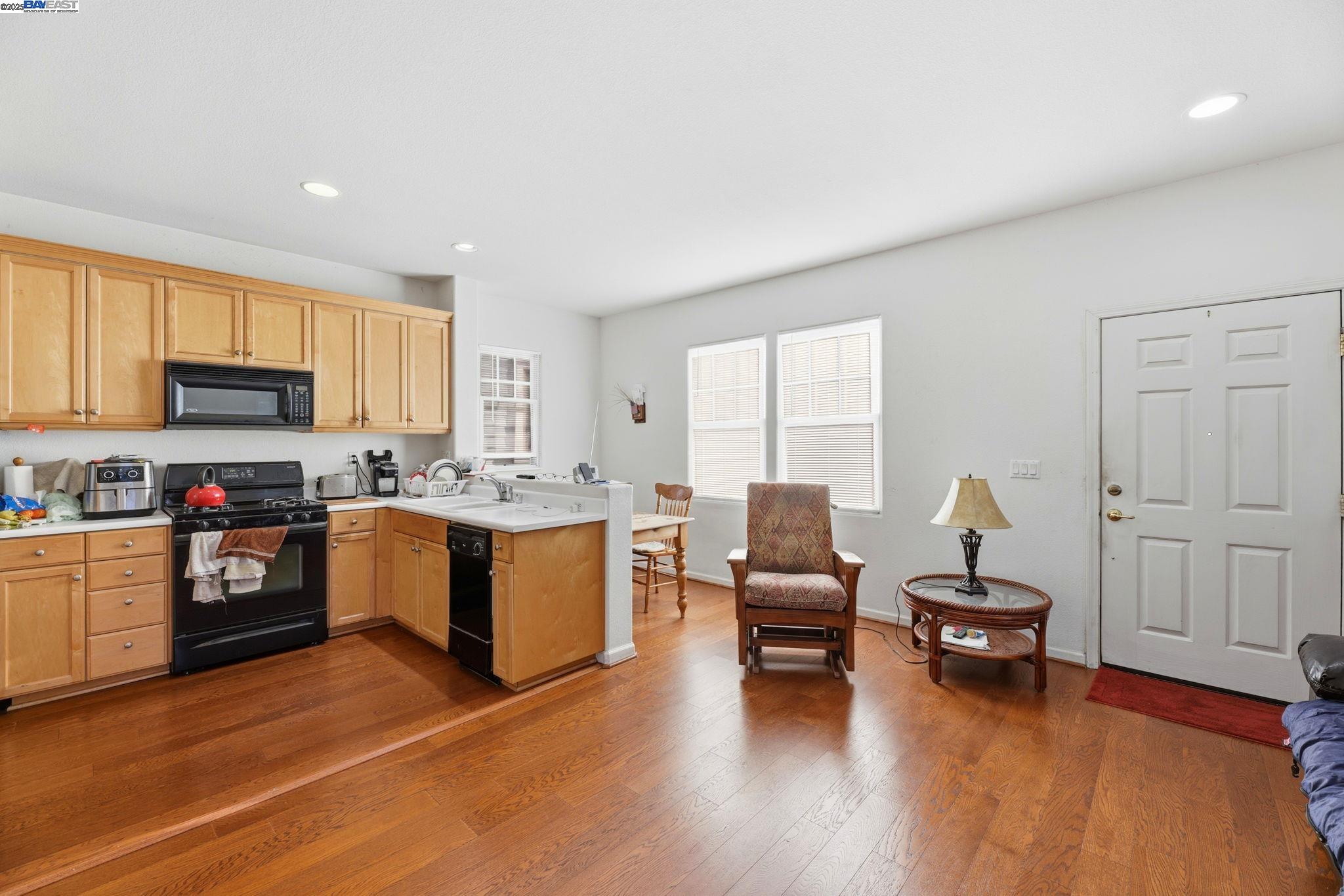 Detail Gallery Image 14 of 56 For 1142 Taraya Ter, Hercules,  CA 94547 - 5 Beds | 3/1 Baths