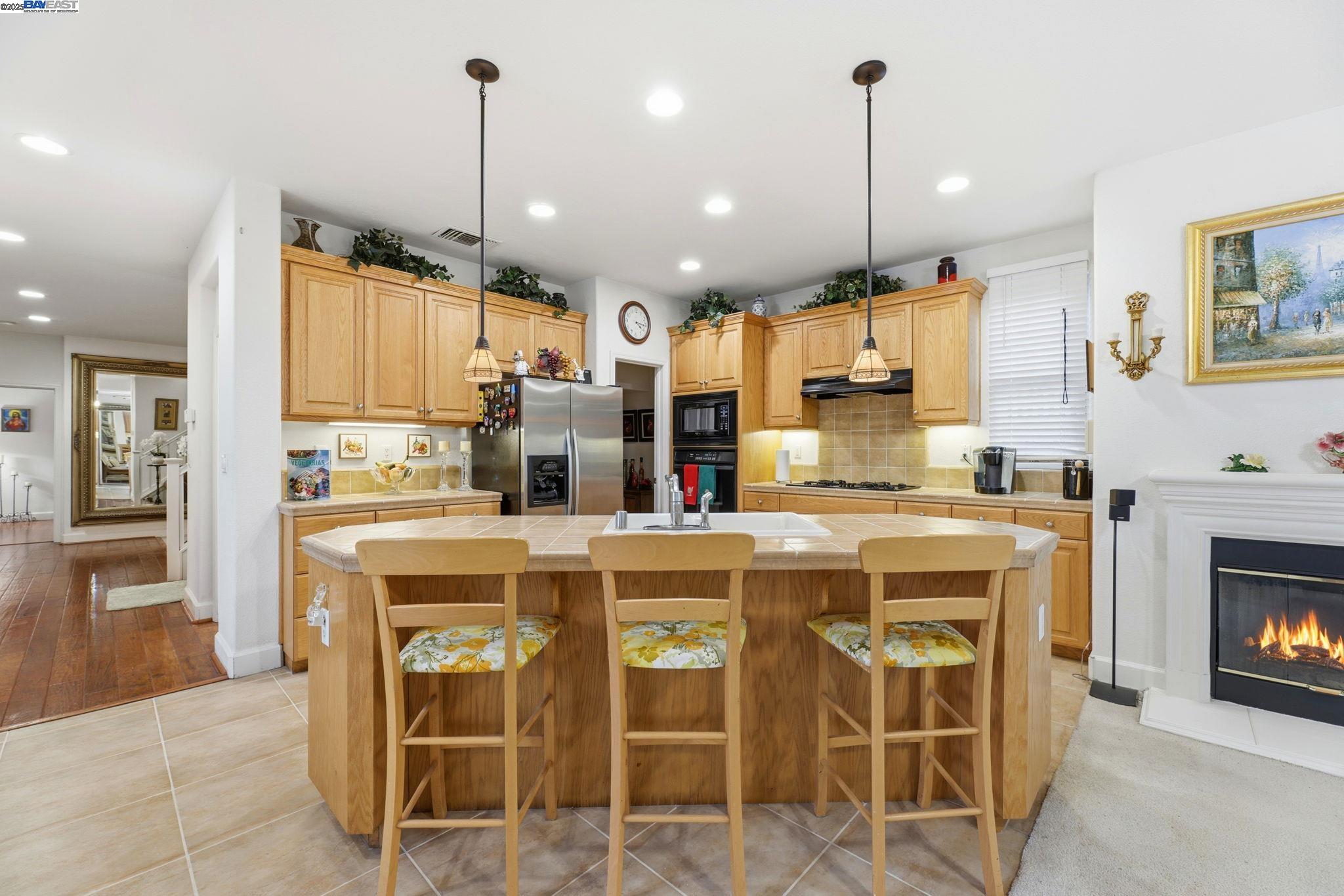 Detail Gallery Image 16 of 56 For 1142 Taraya Ter, Hercules,  CA 94547 - 5 Beds | 3/1 Baths