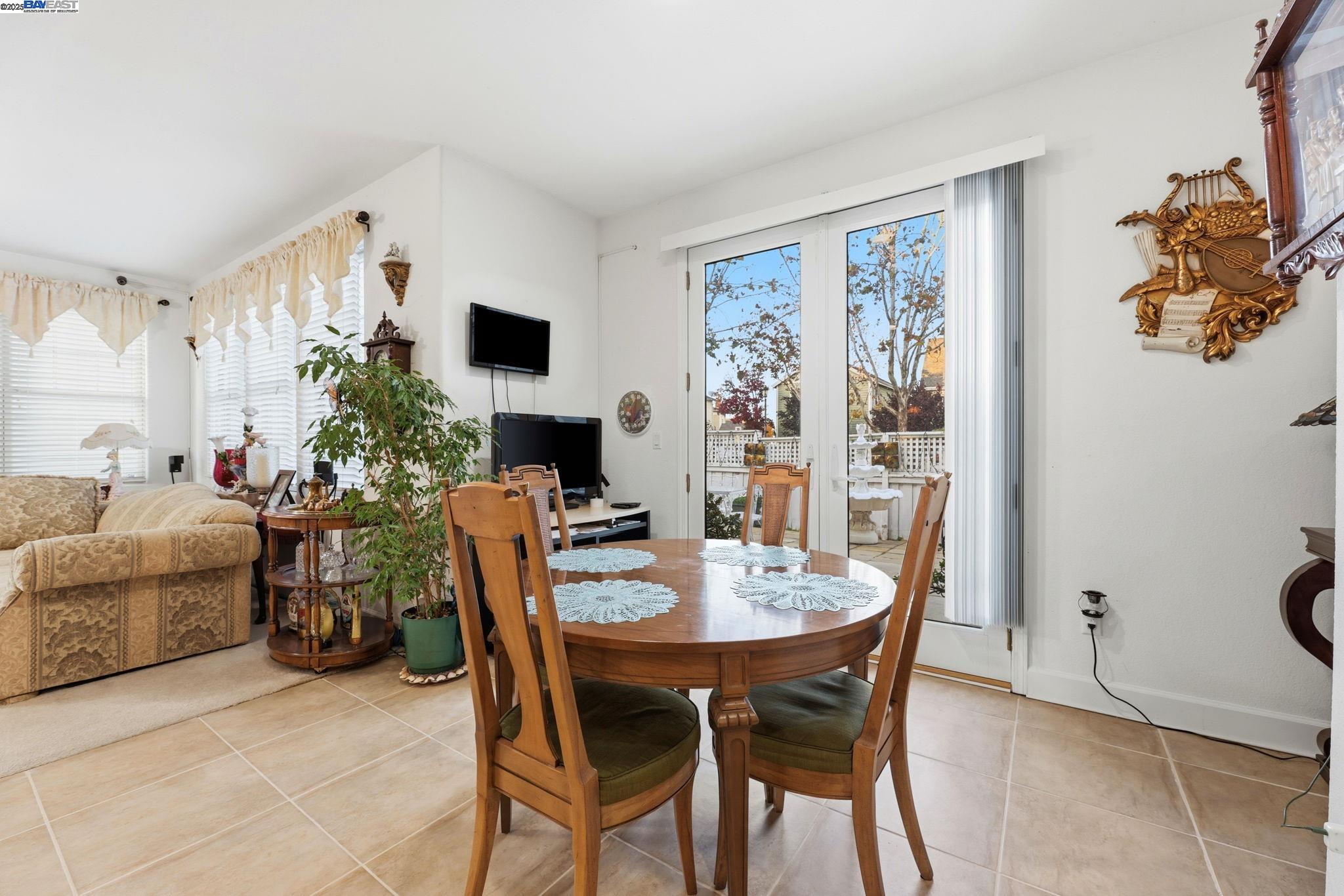 Detail Gallery Image 21 of 56 For 1142 Taraya Ter, Hercules,  CA 94547 - 5 Beds | 3/1 Baths