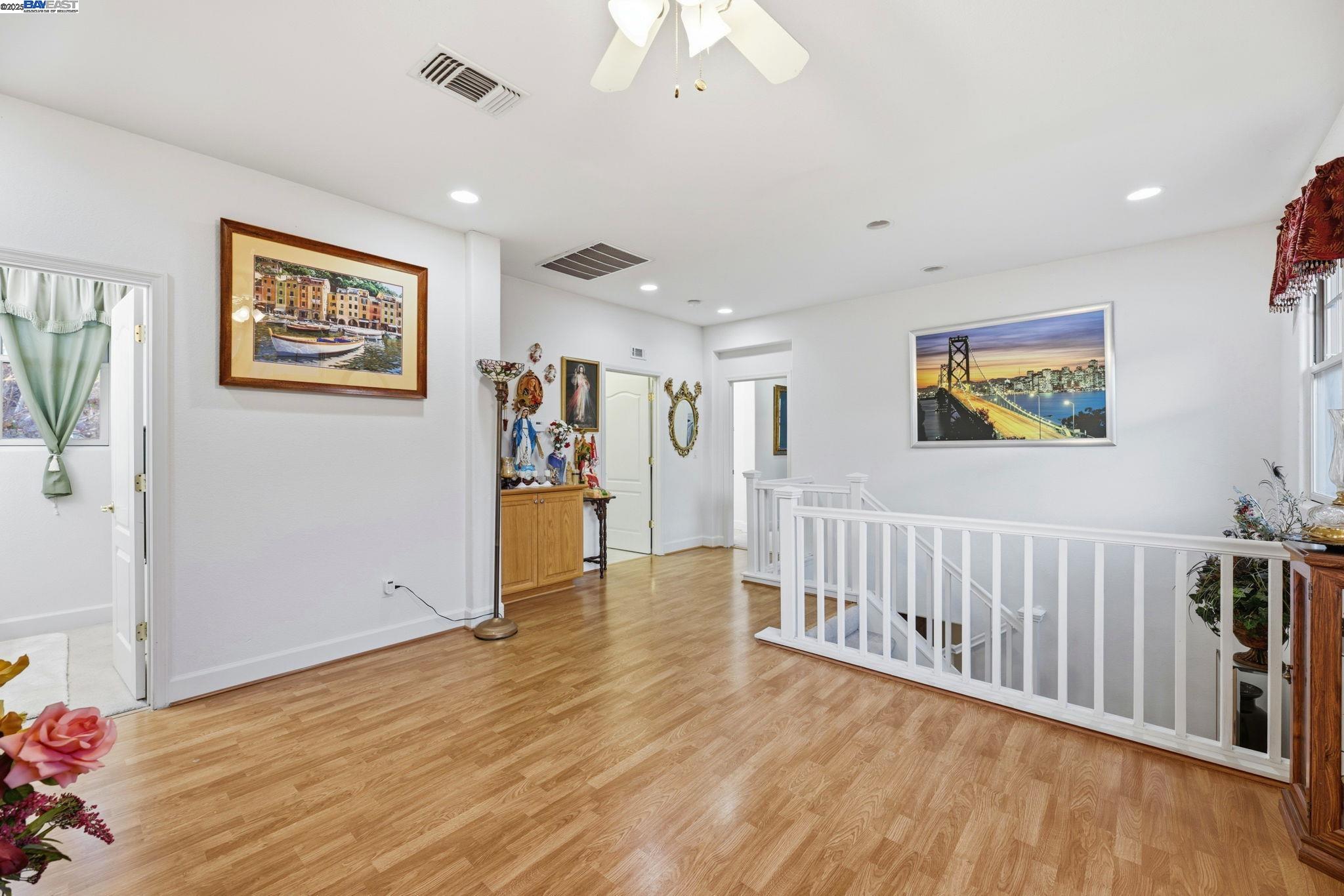 Detail Gallery Image 22 of 56 For 1142 Taraya Ter, Hercules,  CA 94547 - 5 Beds | 3/1 Baths