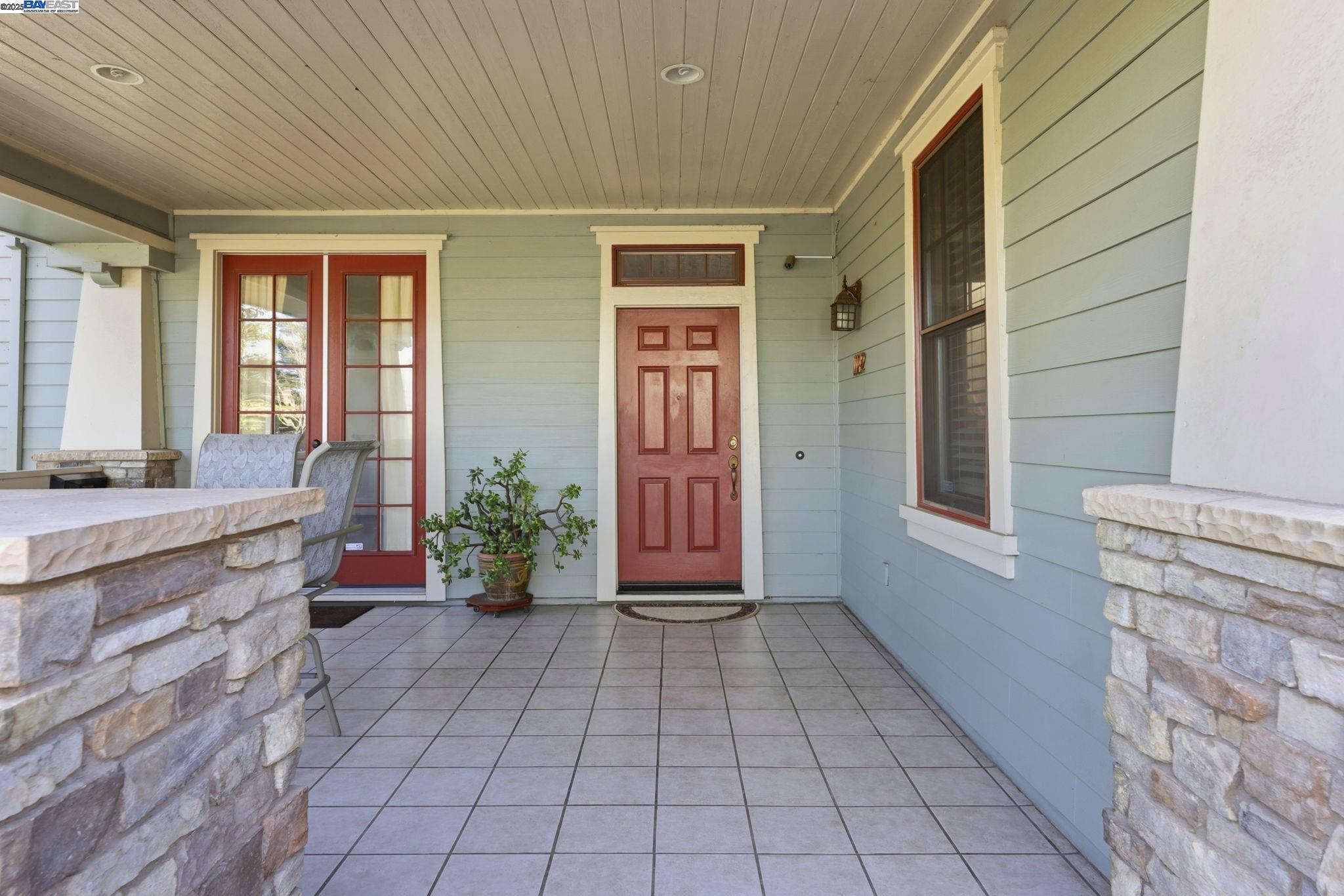 Detail Gallery Image 5 of 56 For 1142 Taraya Ter, Hercules,  CA 94547 - 5 Beds | 3/1 Baths