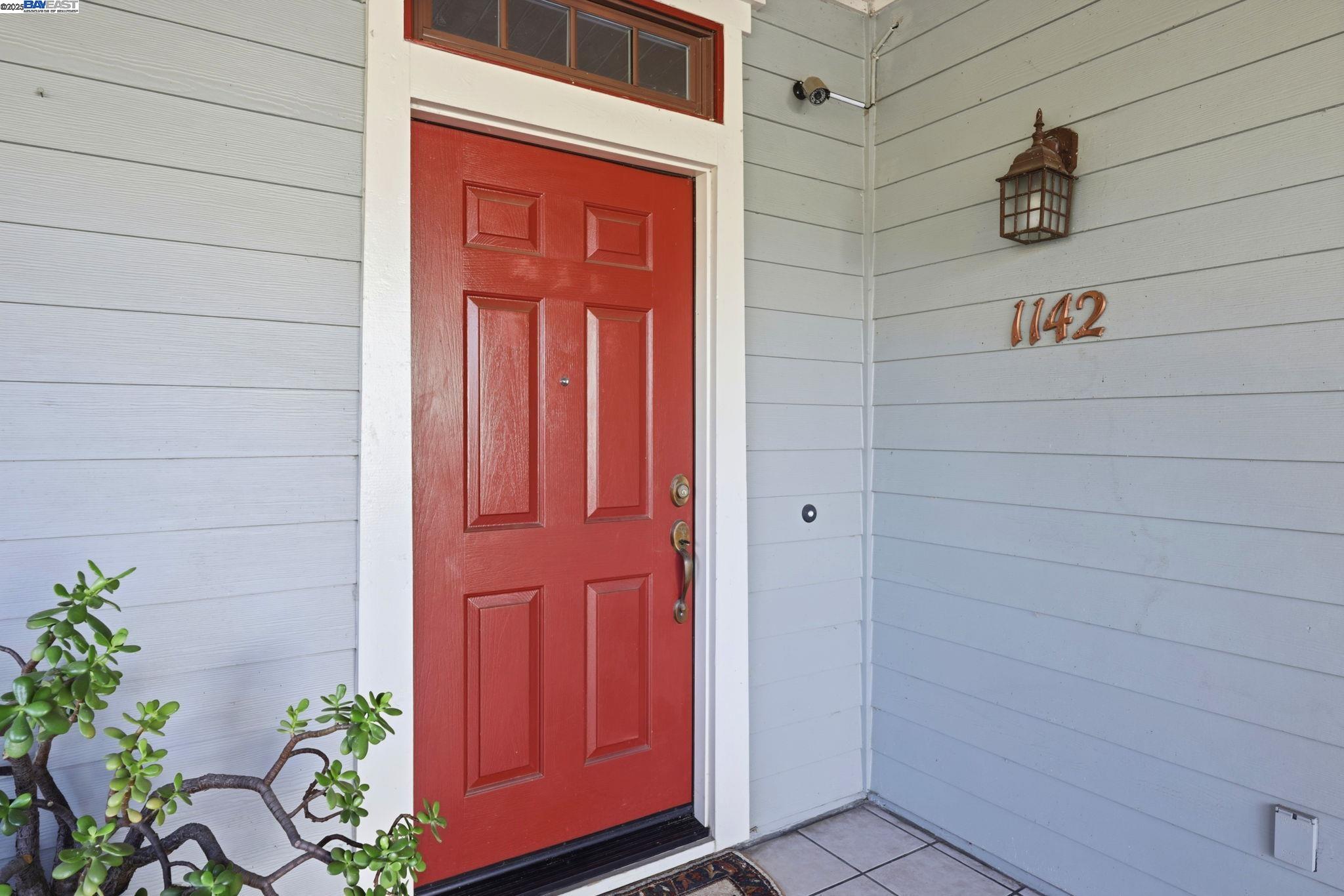 Detail Gallery Image 6 of 56 For 1142 Taraya Ter, Hercules,  CA 94547 - 5 Beds | 3/1 Baths