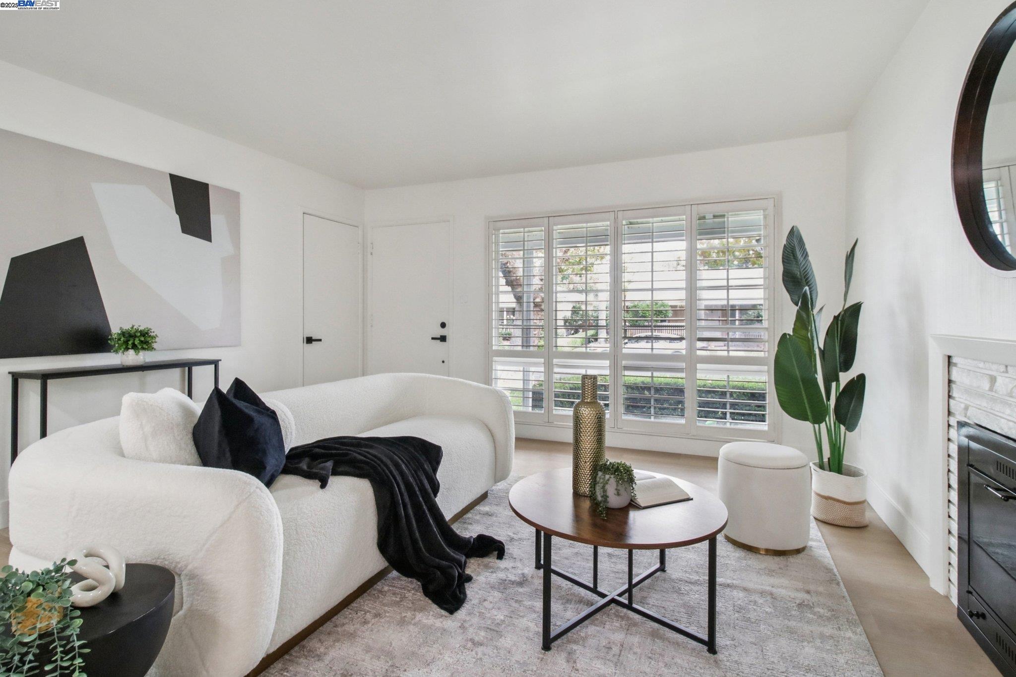 Detail Gallery Image 2 of 16 For 16045 via Cordoba, San Lorenzo,  CA 94580 - 3 Beds | 1 Baths