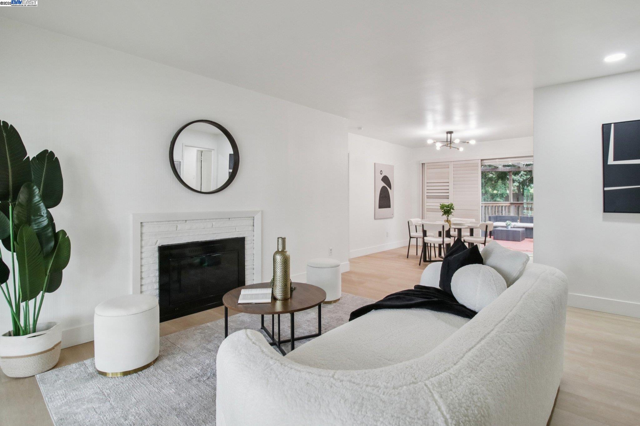 Detail Gallery Image 3 of 16 For 16045 via Cordoba, San Lorenzo,  CA 94580 - 3 Beds | 1 Baths