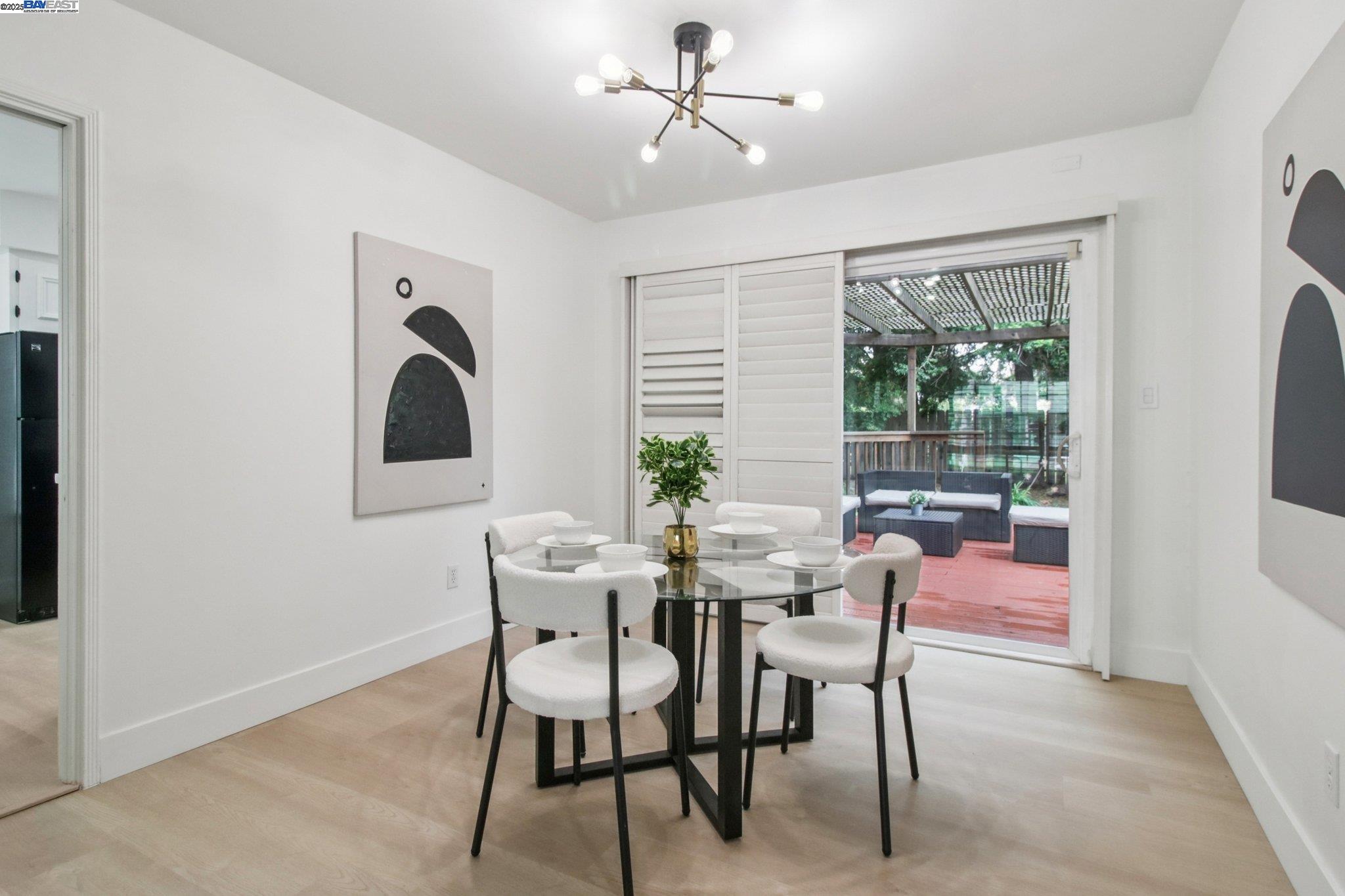 Detail Gallery Image 5 of 16 For 16045 via Cordoba, San Lorenzo,  CA 94580 - 3 Beds | 1 Baths