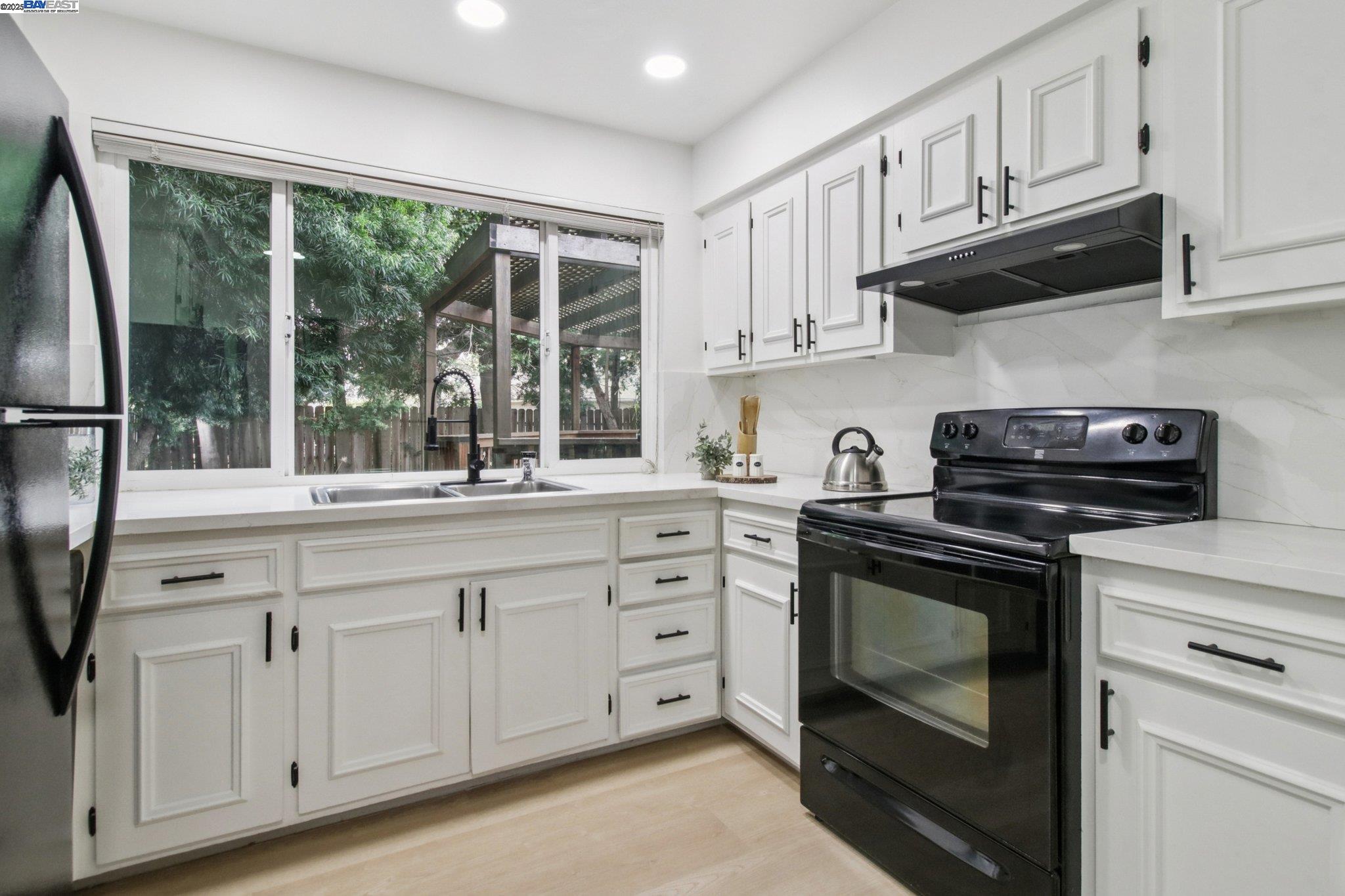 Detail Gallery Image 7 of 16 For 16045 via Cordoba, San Lorenzo,  CA 94580 - 3 Beds | 1 Baths