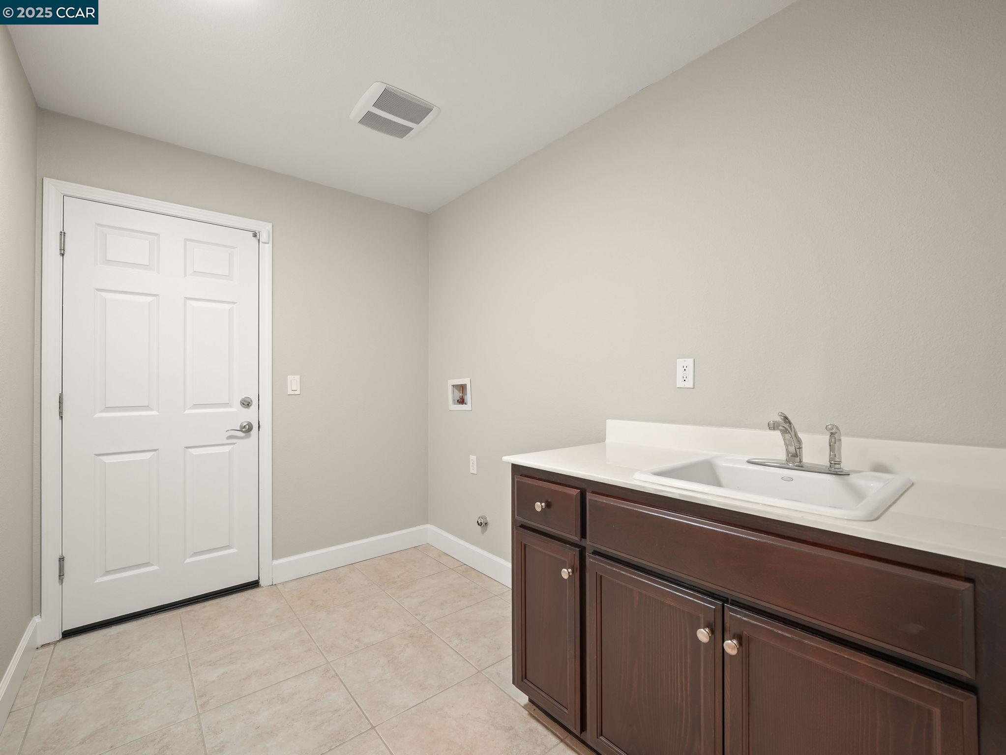 Detail Gallery Image 15 of 38 For 929 Painted Shore Court, Oakley,  CA 94561-5710 - 4 Beds | 3 Baths