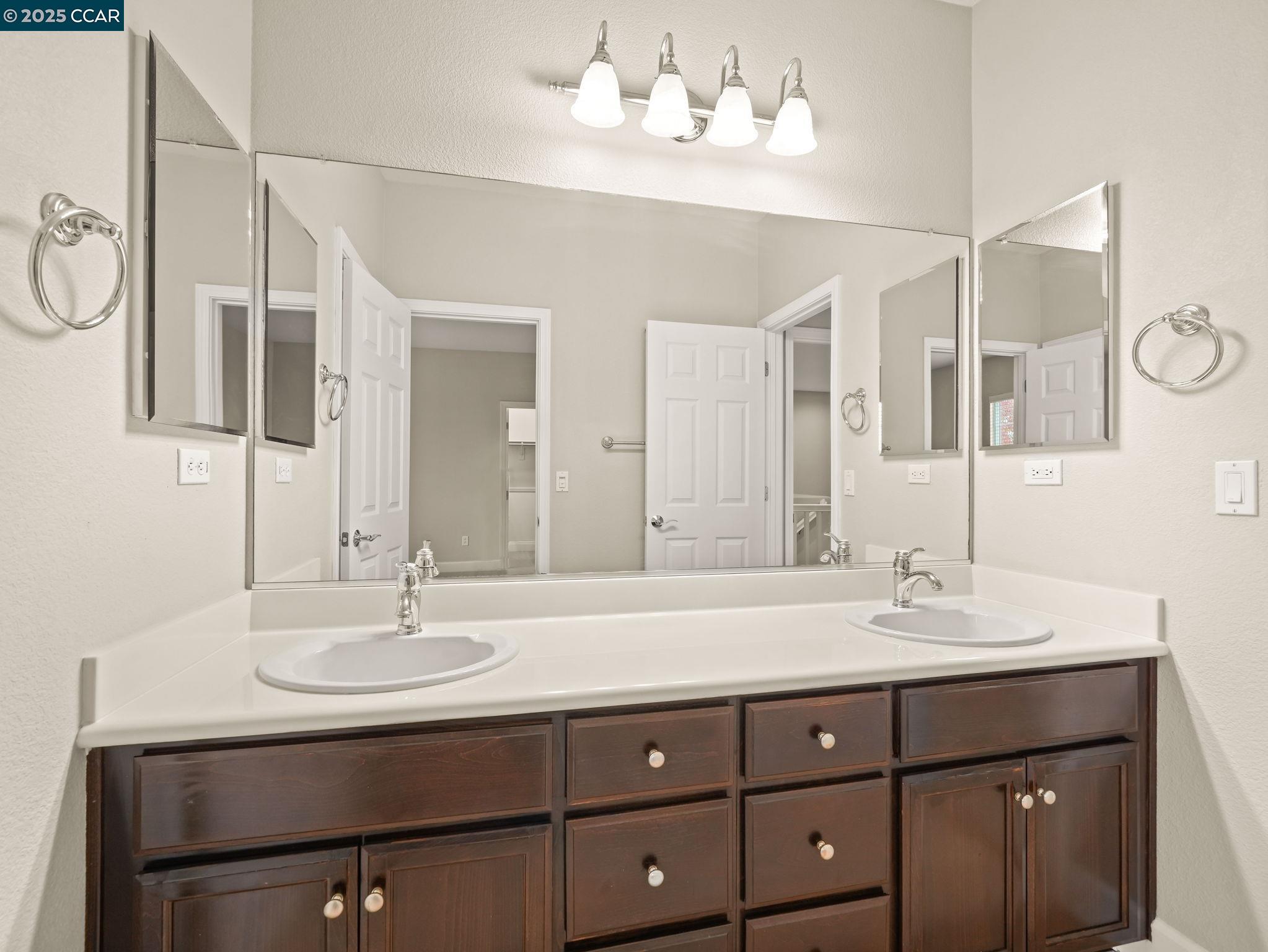 Detail Gallery Image 27 of 38 For 929 Painted Shore Court, Oakley,  CA 94561-5710 - 4 Beds | 3 Baths