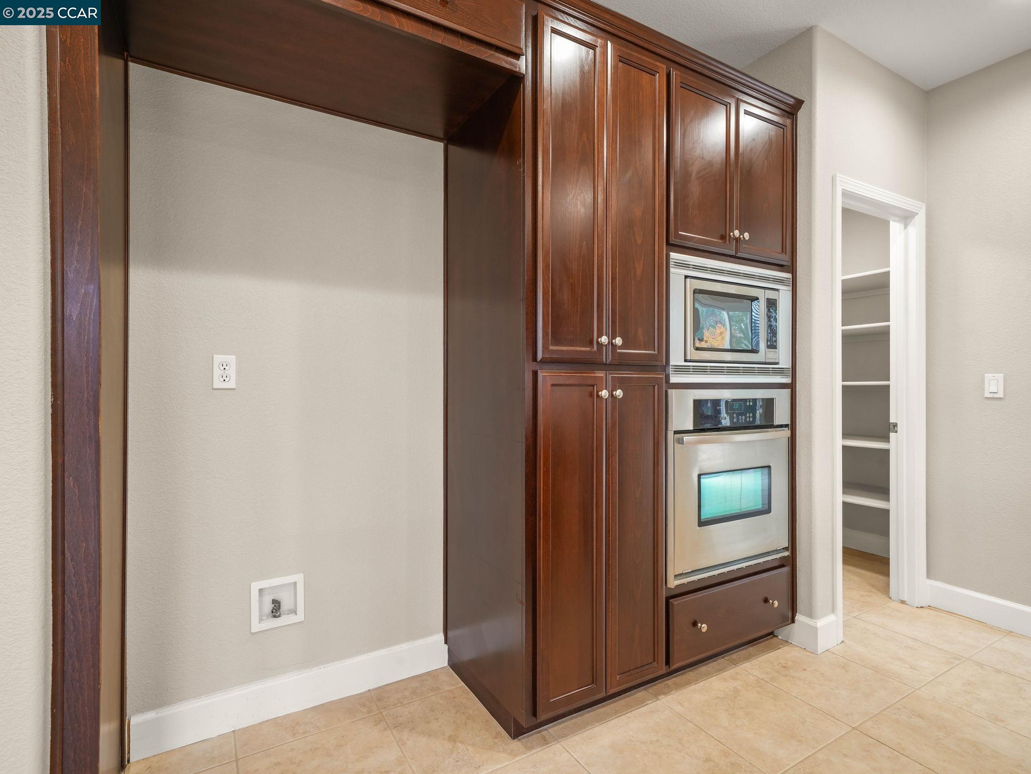 Detail Gallery Image 8 of 38 For 929 Painted Shore Court, Oakley,  CA 94561-5710 - 4 Beds | 3 Baths