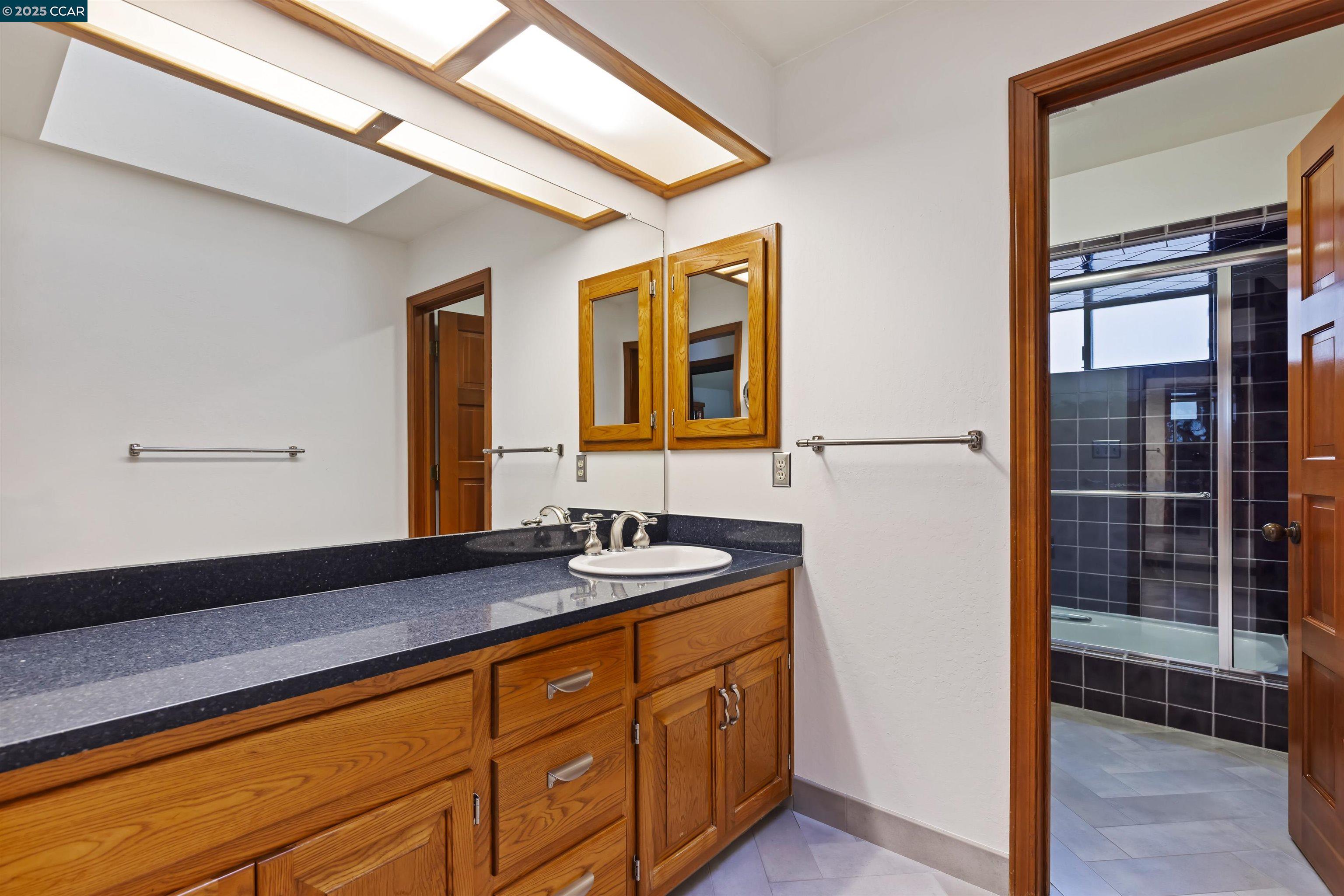 Detail Gallery Image 17 of 26 For 1744 Spyglass Ln, Moraga,  CA 94556 - 3 Beds | 2 Baths