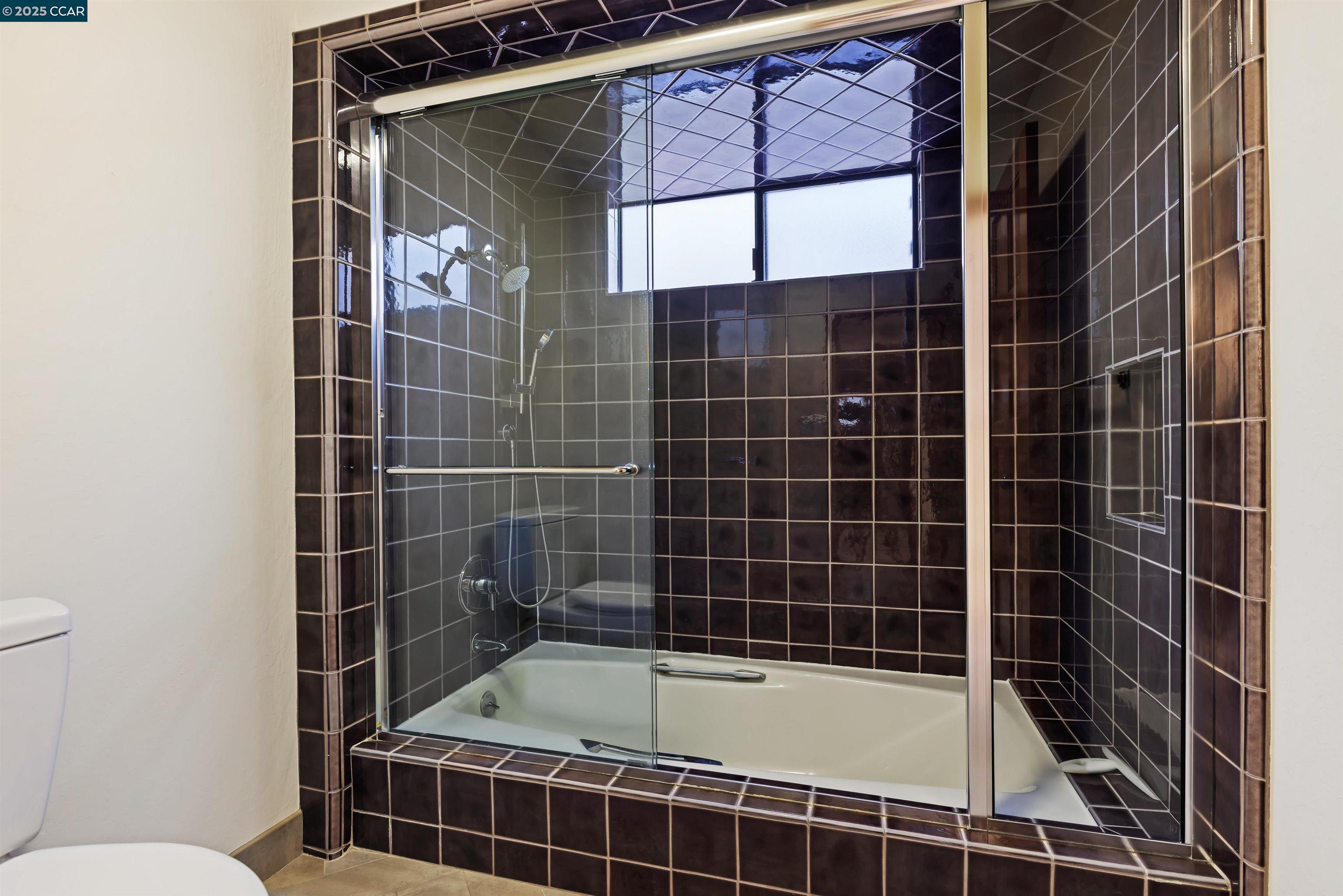 Detail Gallery Image 18 of 26 For 1744 Spyglass Ln, Moraga,  CA 94556 - 3 Beds | 2 Baths