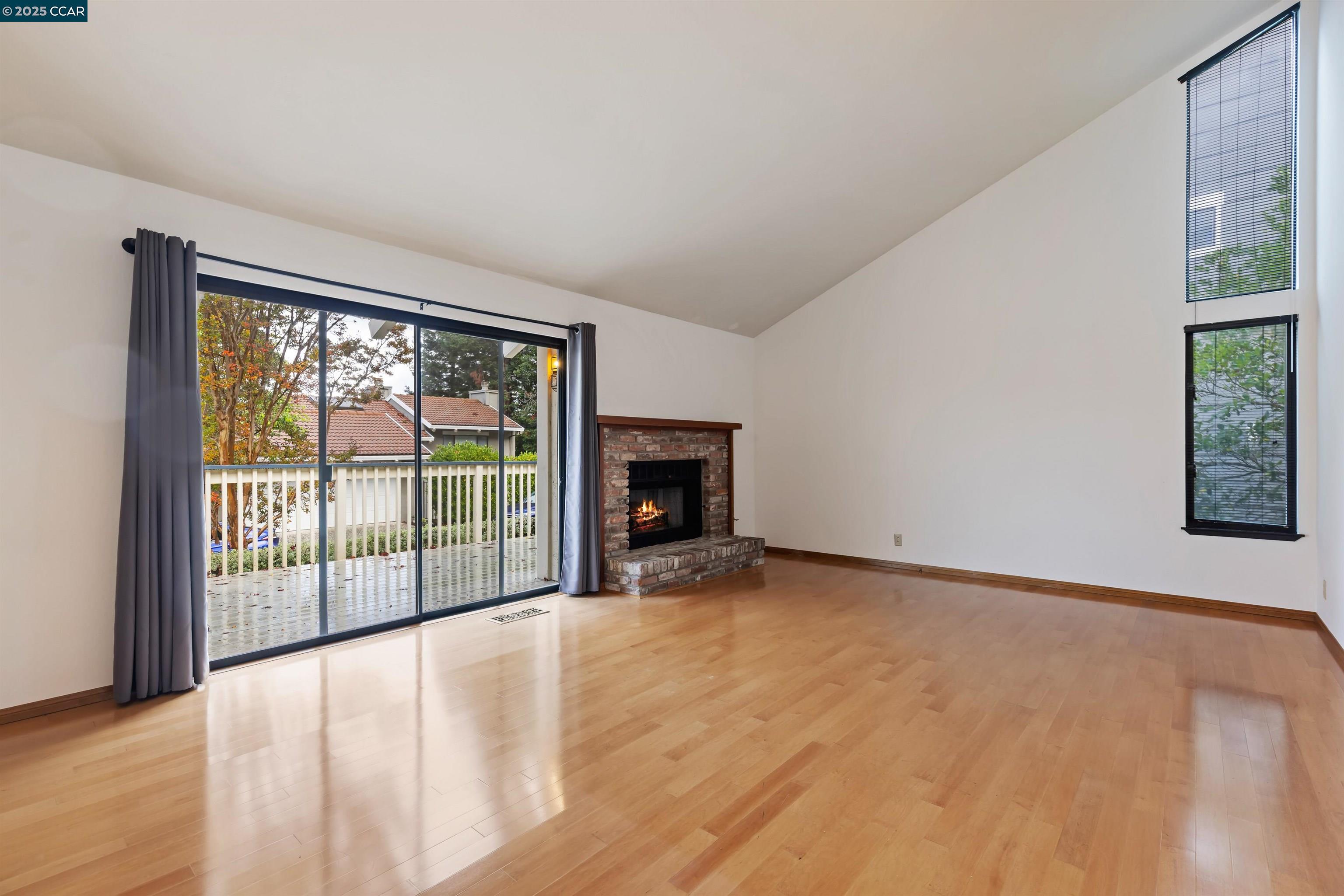 Detail Gallery Image 4 of 26 For 1744 Spyglass Ln, Moraga,  CA 94556 - 3 Beds | 2 Baths