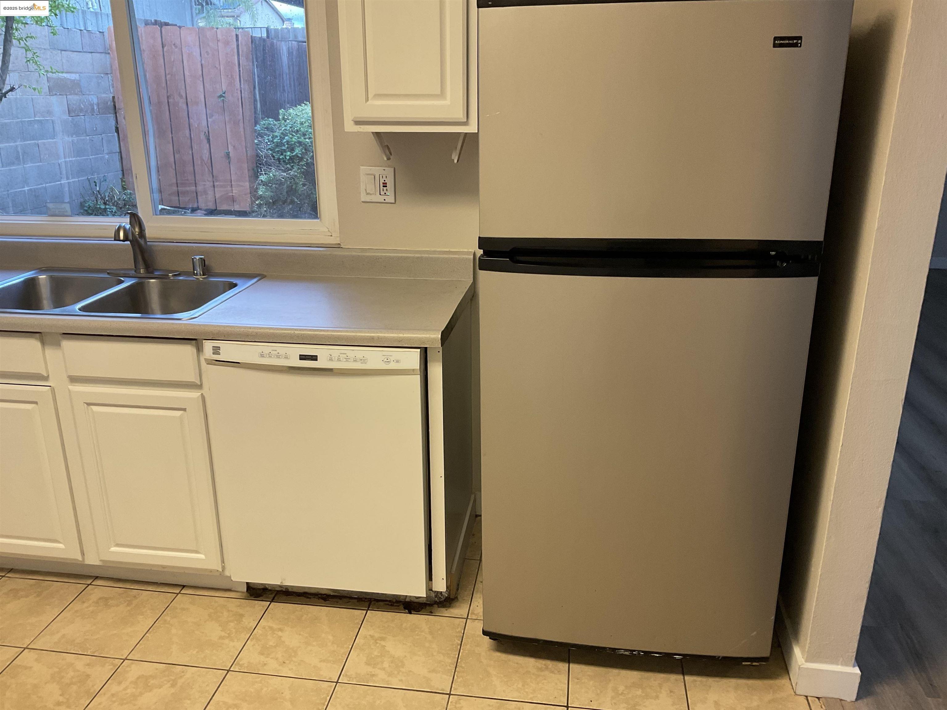 Detail Gallery Image 3 of 6 For 1715 Magnolia Way, Antioch,  CA 94509 - 3 Beds | 1 Baths