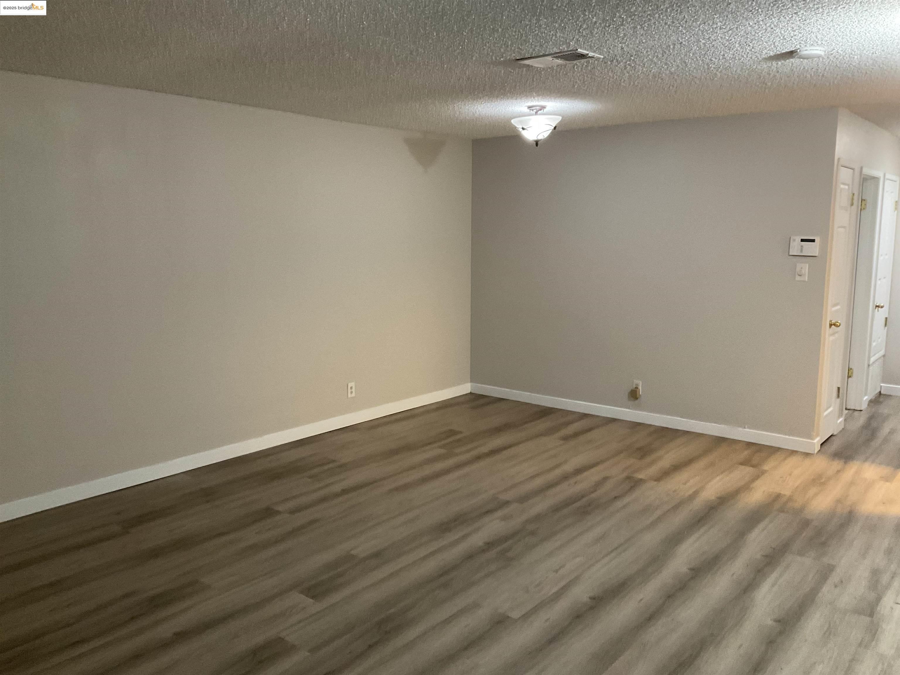 Detail Gallery Image 5 of 6 For 1715 Magnolia Way, Antioch,  CA 94509 - 3 Beds | 1 Baths