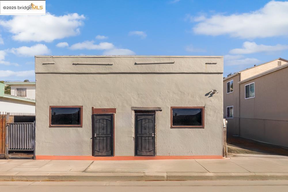 Detail Gallery Image 2 of 25 For 8016 Macarthur Blvd, Oakland,  CA 94605 - – Beds | – Baths