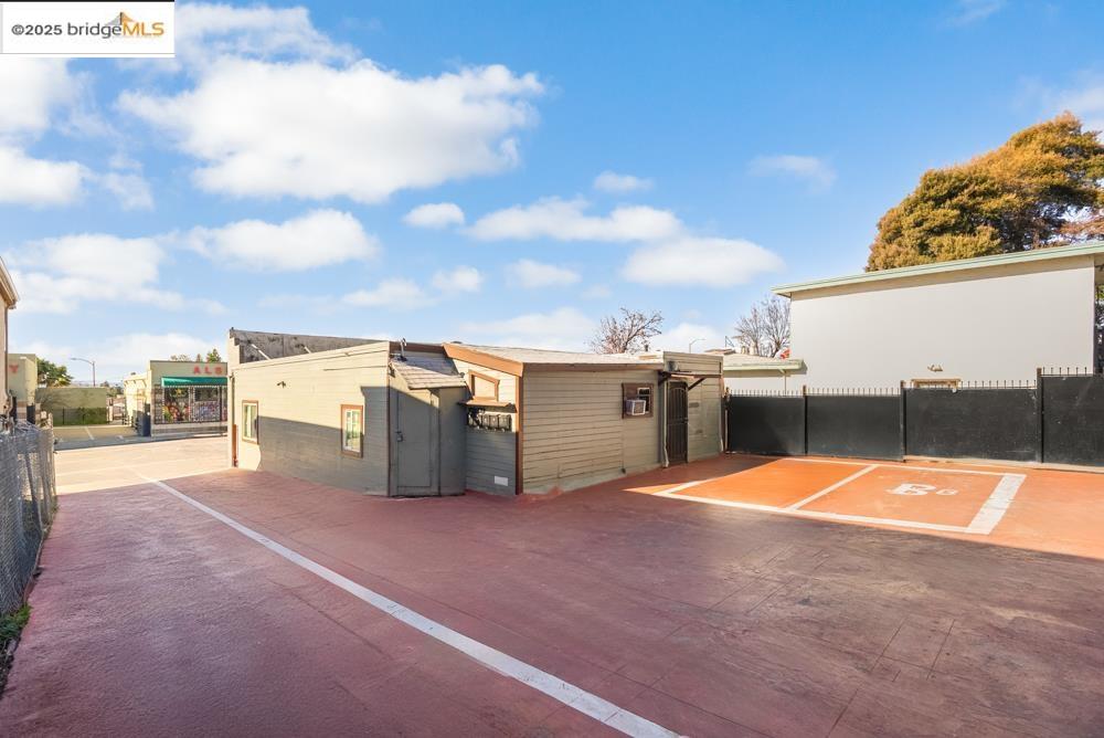 Detail Gallery Image 4 of 25 For 8016 Macarthur Blvd, Oakland,  CA 94605 - – Beds | – Baths