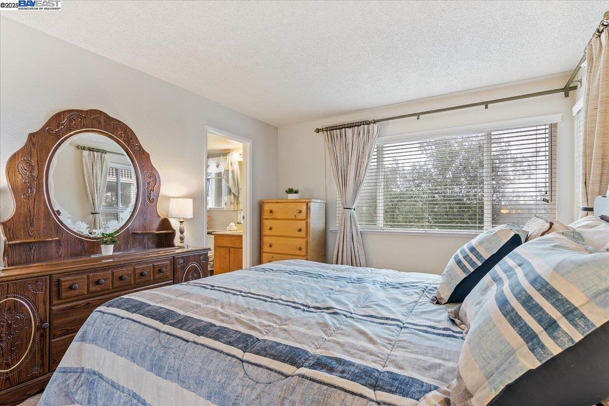 Detail Gallery Image 11 of 18 For 1839 Shirley Dr, Benicia,  CA 94510 - 2 Beds | 2 Baths