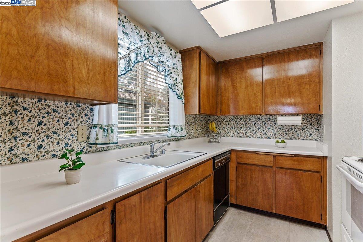 Detail Gallery Image 7 of 18 For 1839 Shirley Dr, Benicia,  CA 94510 - 2 Beds | 2 Baths