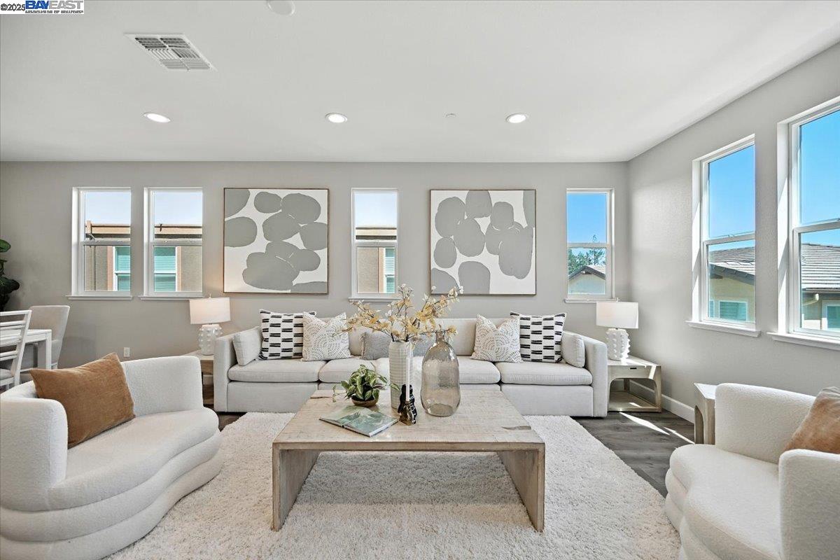 Photo #1: 41118516 Listing: Photo #1