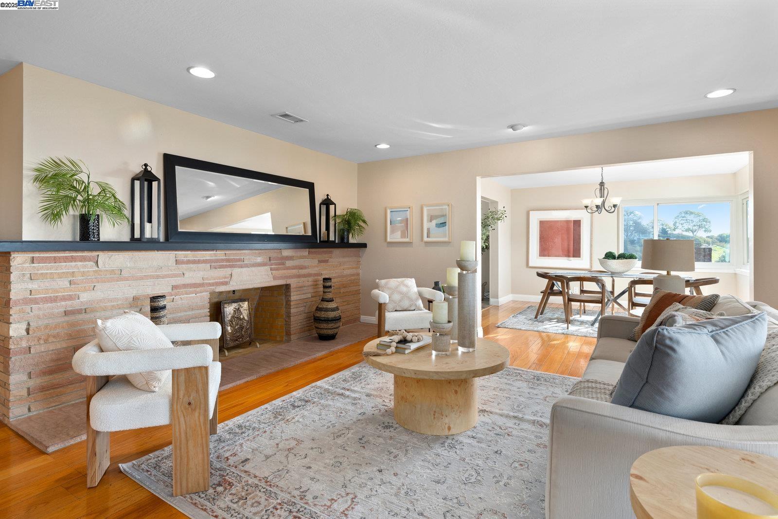 Detail Gallery Image 2 of 22 For 2567 Humboldt, San Leandro,  CA 94577 - 4 Beds | 3 Baths