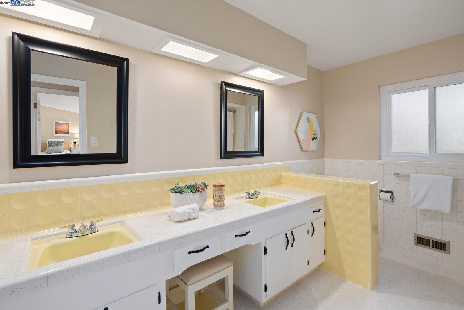 Detail Gallery Image 11 of 22 For 2567 Humboldt, San Leandro,  CA 94577 - 4 Beds | 3 Baths