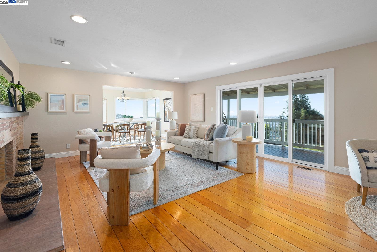 Detail Gallery Image 3 of 22 For 2567 Humboldt, San Leandro,  CA 94577 - 4 Beds | 3 Baths